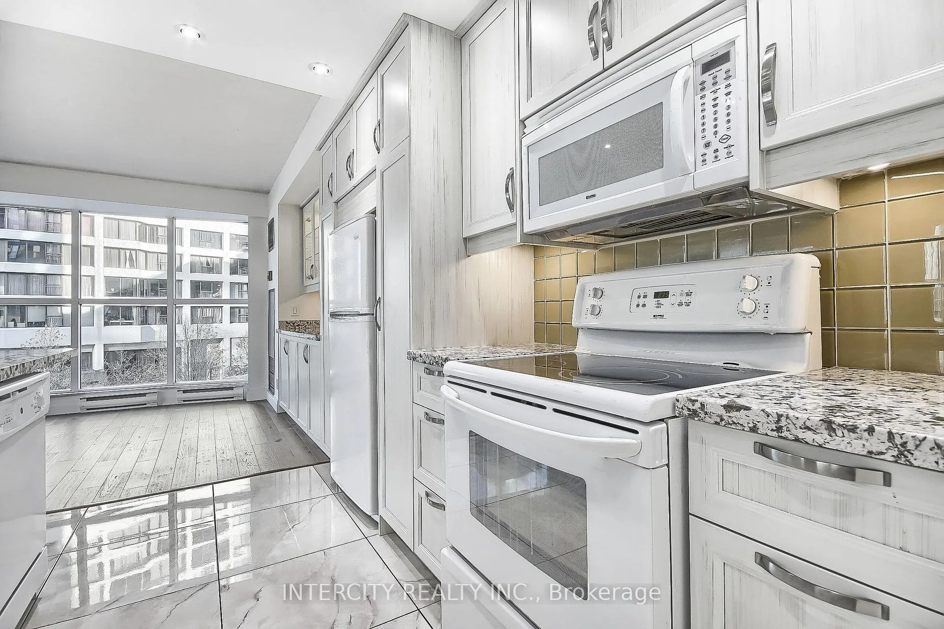 Photo 12 of Unit 402, 77 Harbour Square, Toronto, Waterfront Communities — HOMEH