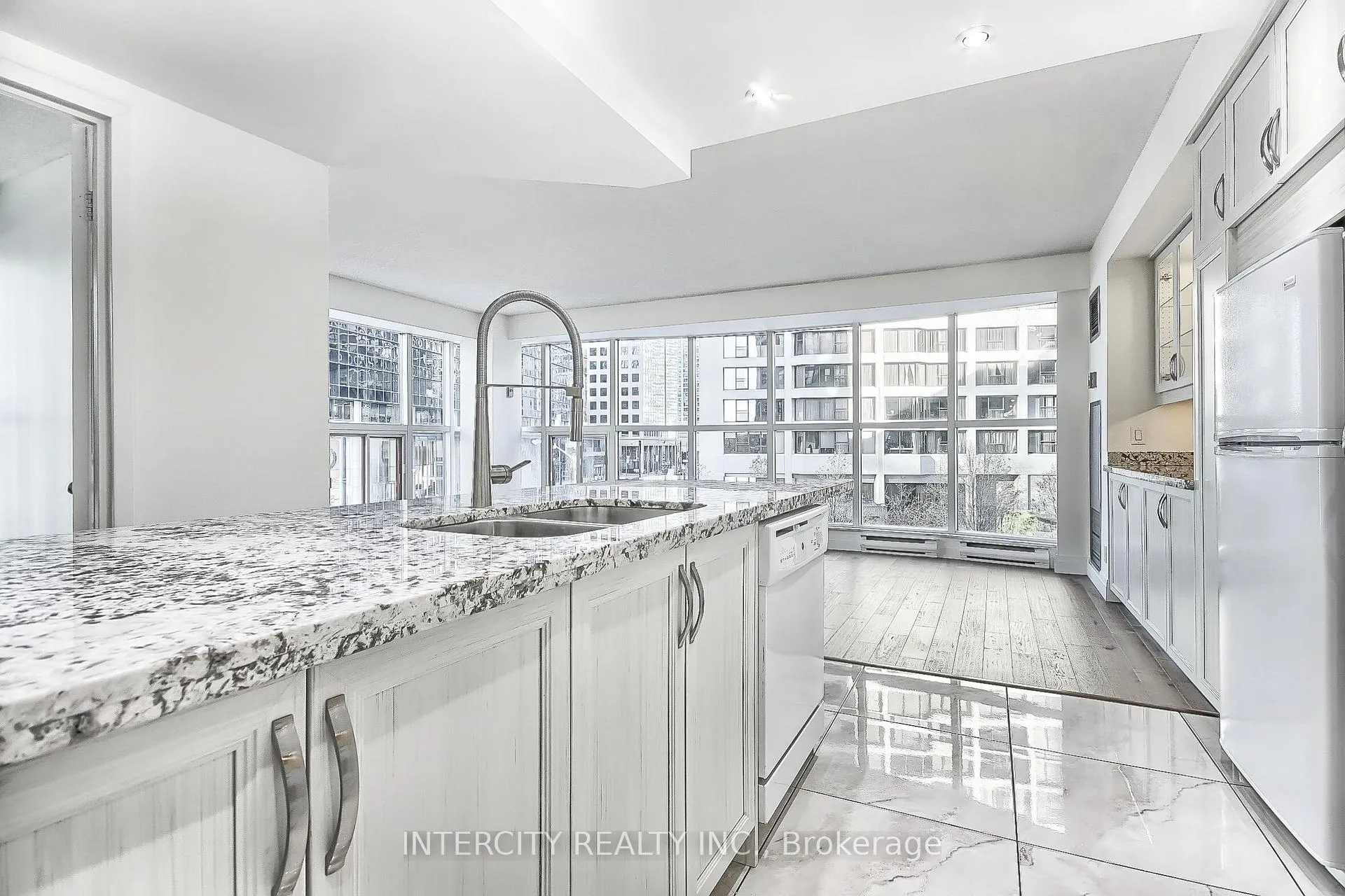 Photo 14 of Unit 402, 77 Harbour Square, Toronto, Waterfront Communities — HOMEH