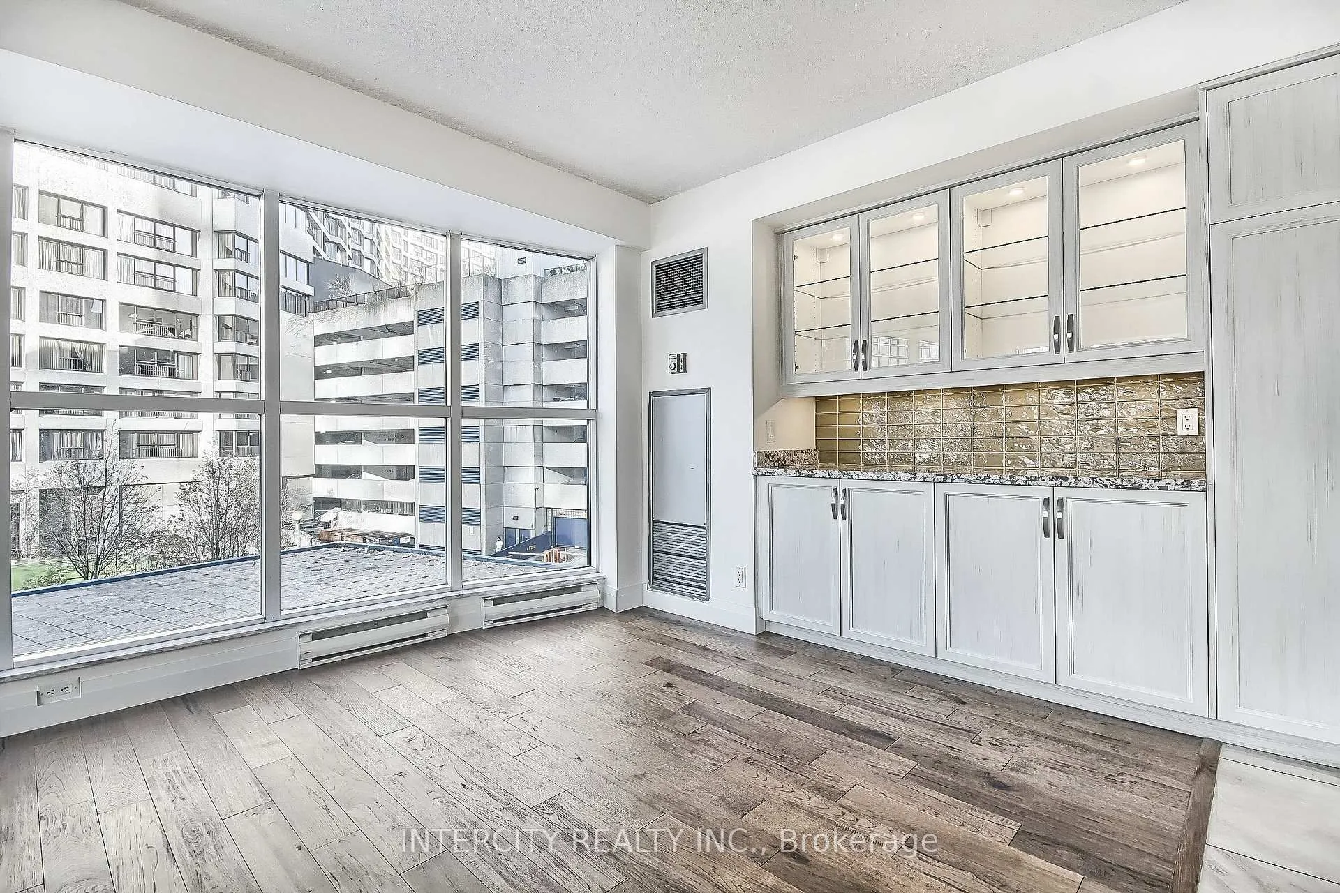 Photo 15 of Unit 402, 77 Harbour Square, Toronto, Waterfront Communities — HOMEH