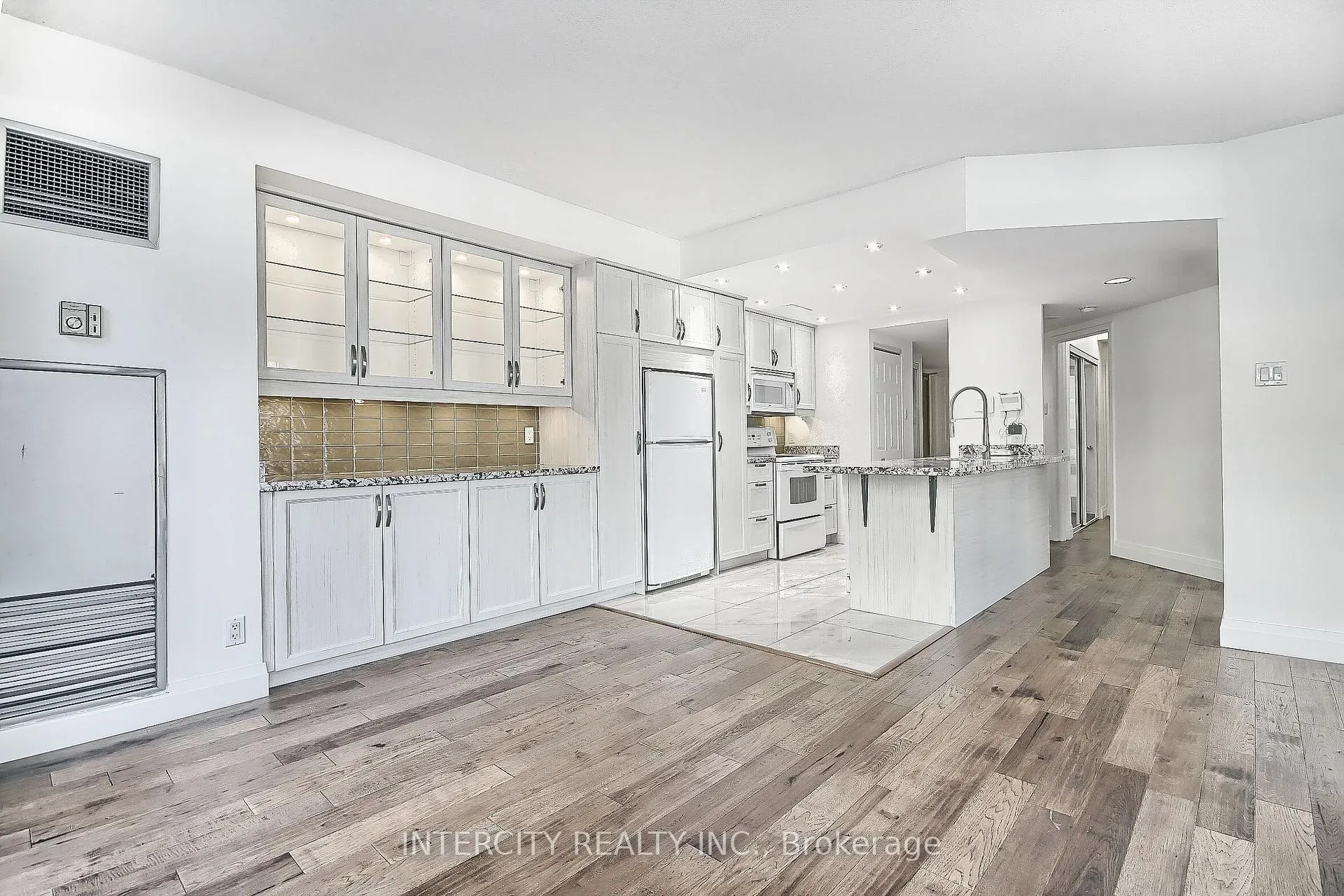 Photo 17 of Unit 402, 77 Harbour Square, Toronto, Waterfront Communities — HOMEH