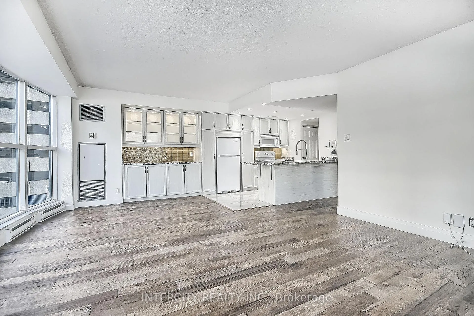 Photo 22 of Unit 402, 77 Harbour Square, Toronto, Waterfront Communities — HOMEH