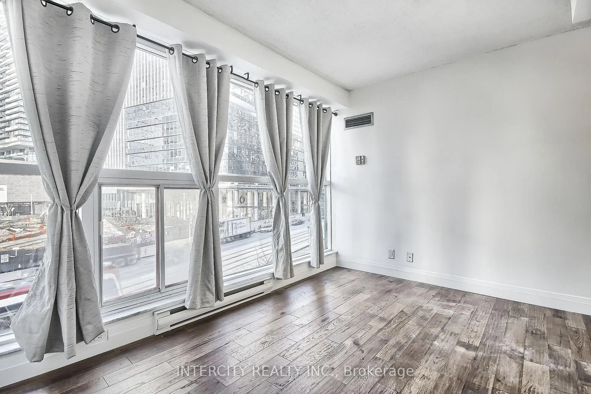 Photo 24 of Unit 402, 77 Harbour Square, Toronto, Waterfront Communities — HOMEH