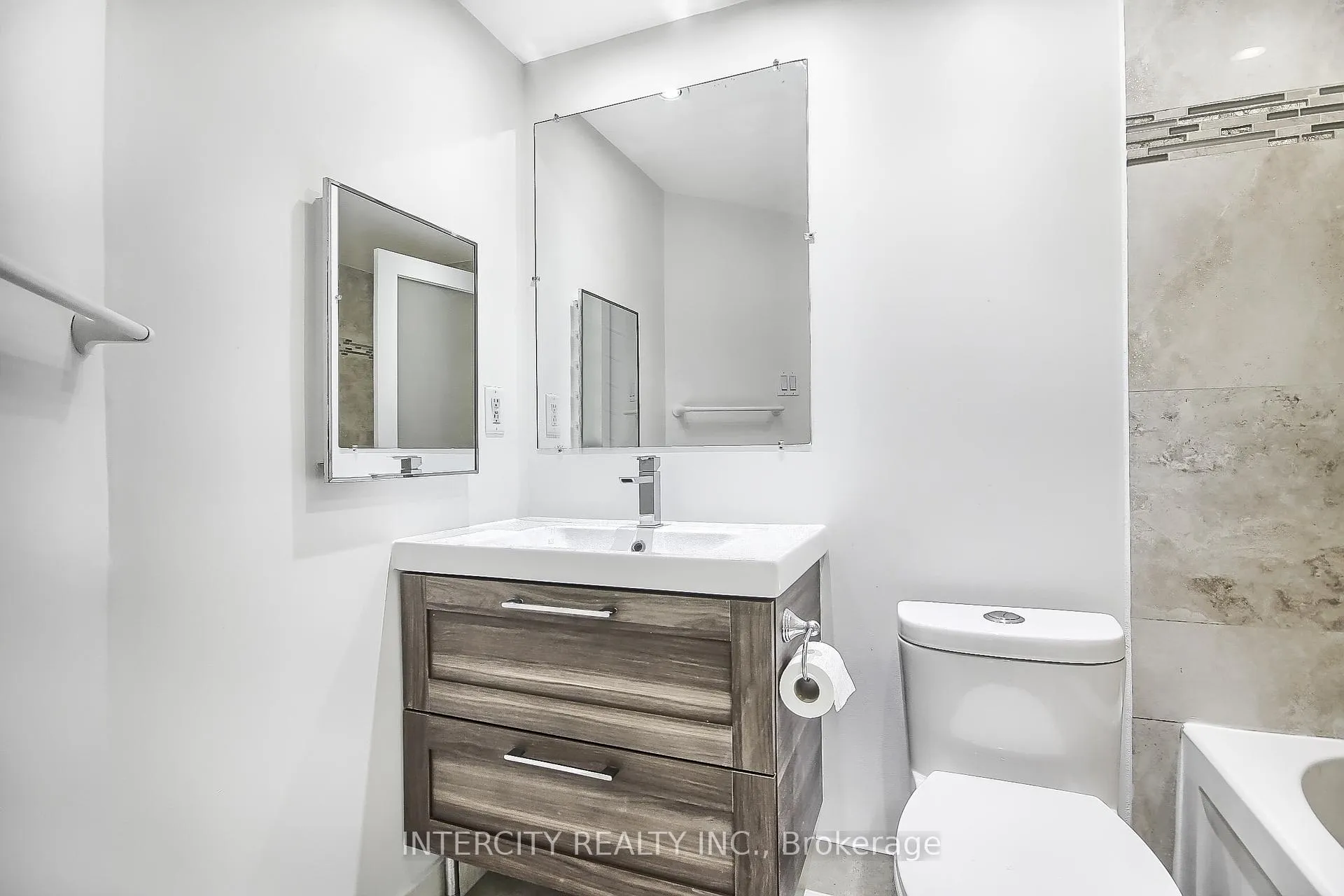 Photo 26 of Unit 402, 77 Harbour Square, Toronto, Waterfront Communities — HOMEH