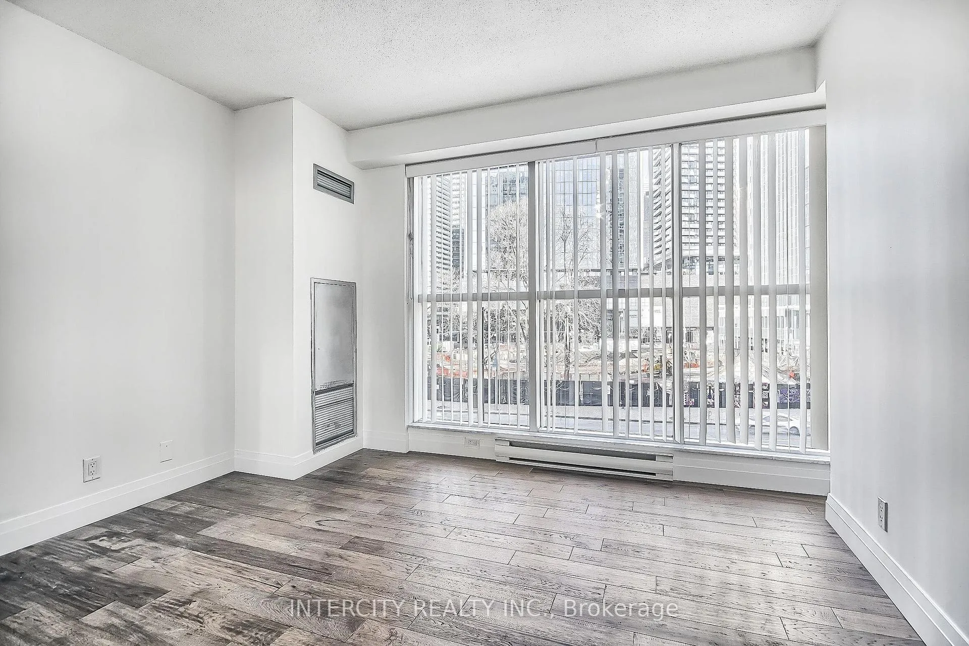 Photo 28 of Unit 402, 77 Harbour Square, Toronto, Waterfront Communities — HOMEH