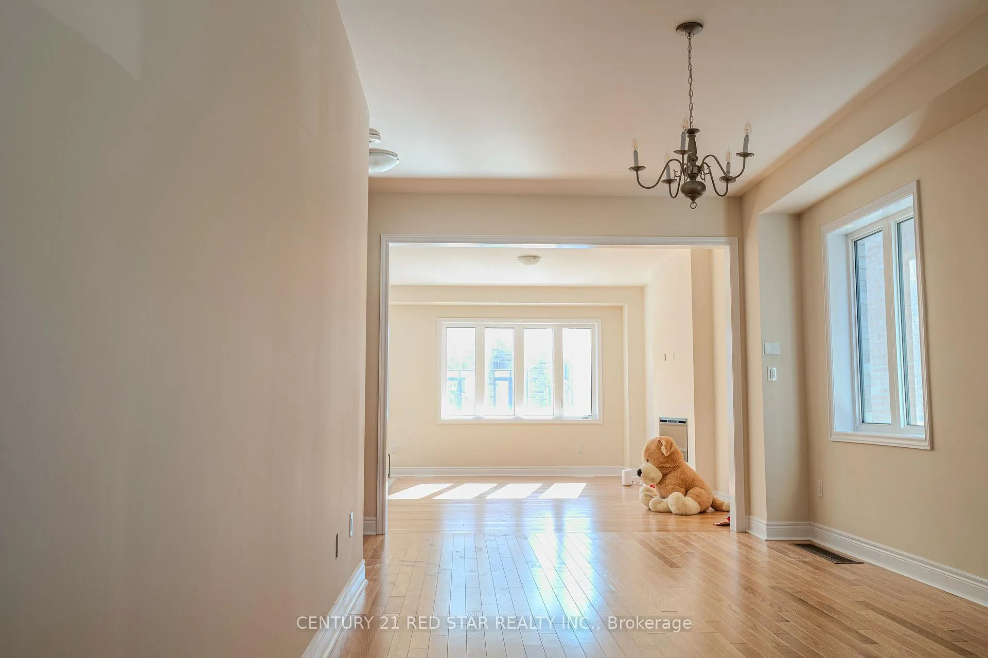 Photo 3 of 34 Icon Street, Brampton, Sandringham-Wellington North — HOMEH