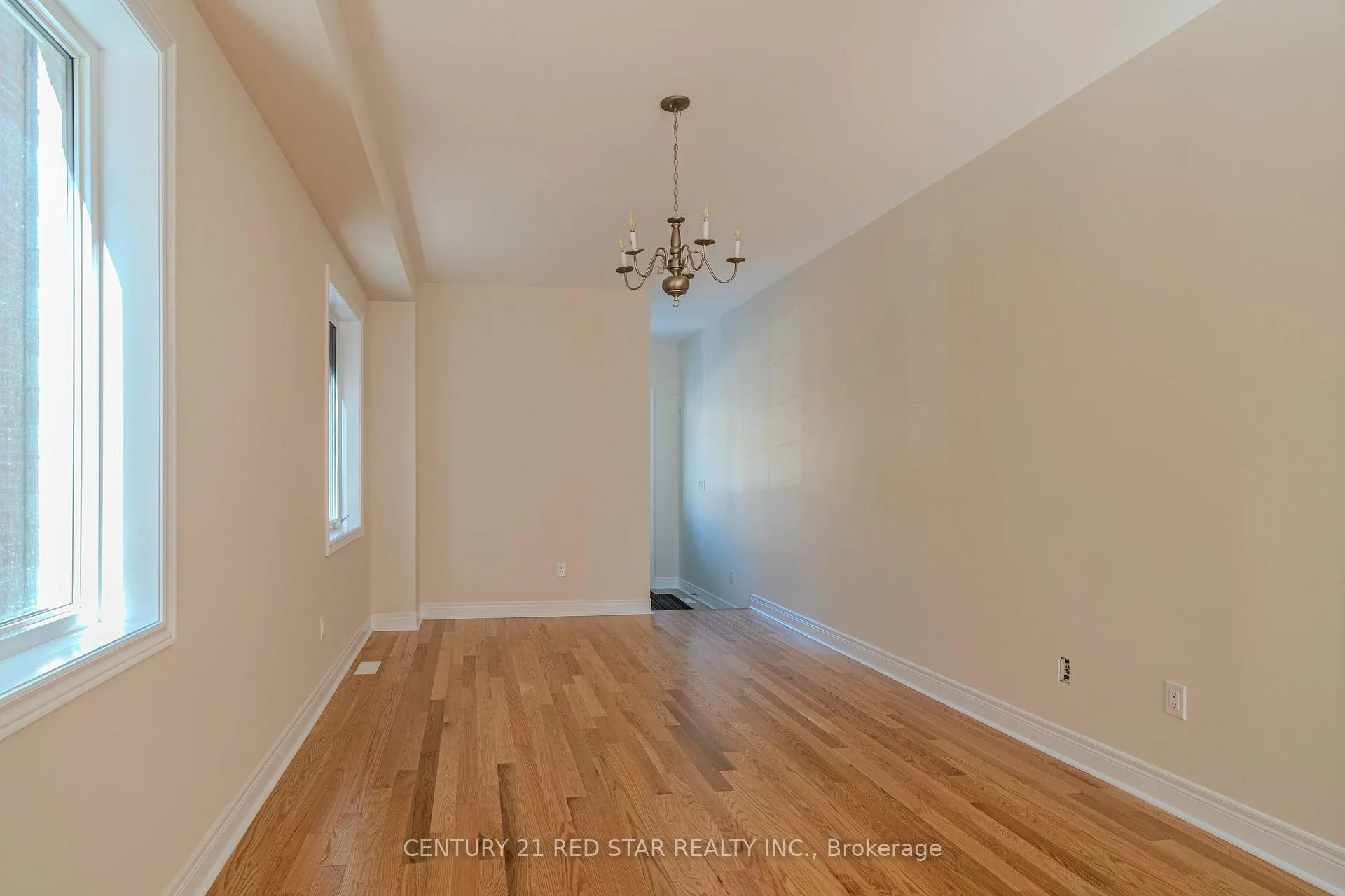 Photo 4 of 34 Icon Street, Brampton, Sandringham-Wellington North — HOMEH