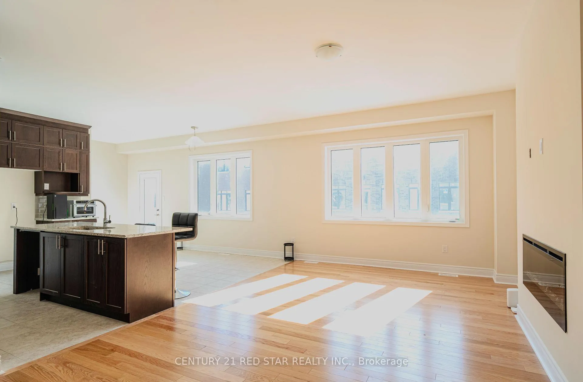 Photo 5 of 34 Icon Street, Brampton, Sandringham-Wellington North — HOMEH