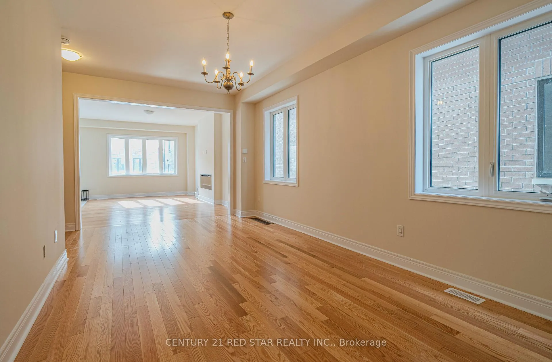 Photo 6 of 34 Icon Street, Brampton, Sandringham-Wellington North — HOMEH