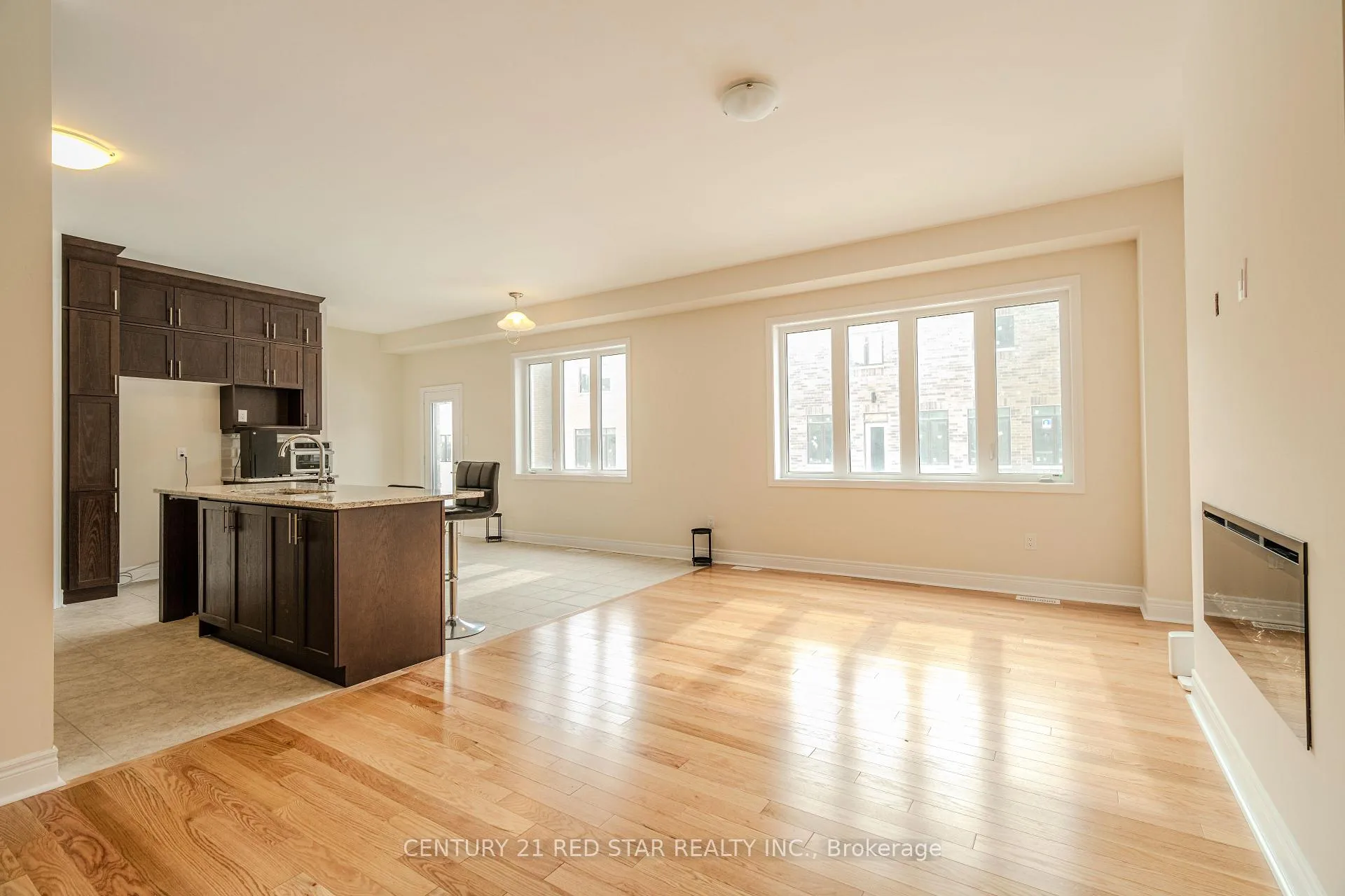 Photo 9 of 34 Icon Street, Brampton, Sandringham-Wellington North — HOMEH