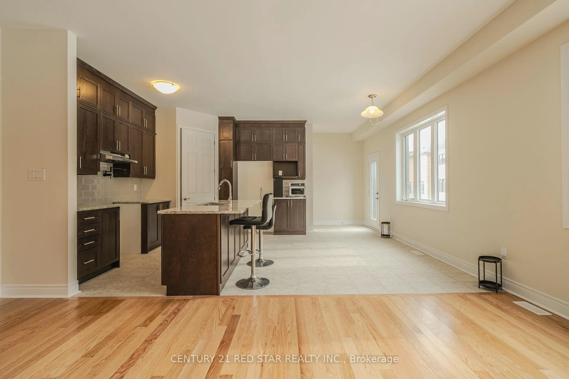 Photo 10 of 34 Icon Street, Brampton, Sandringham-Wellington North — HOMEH