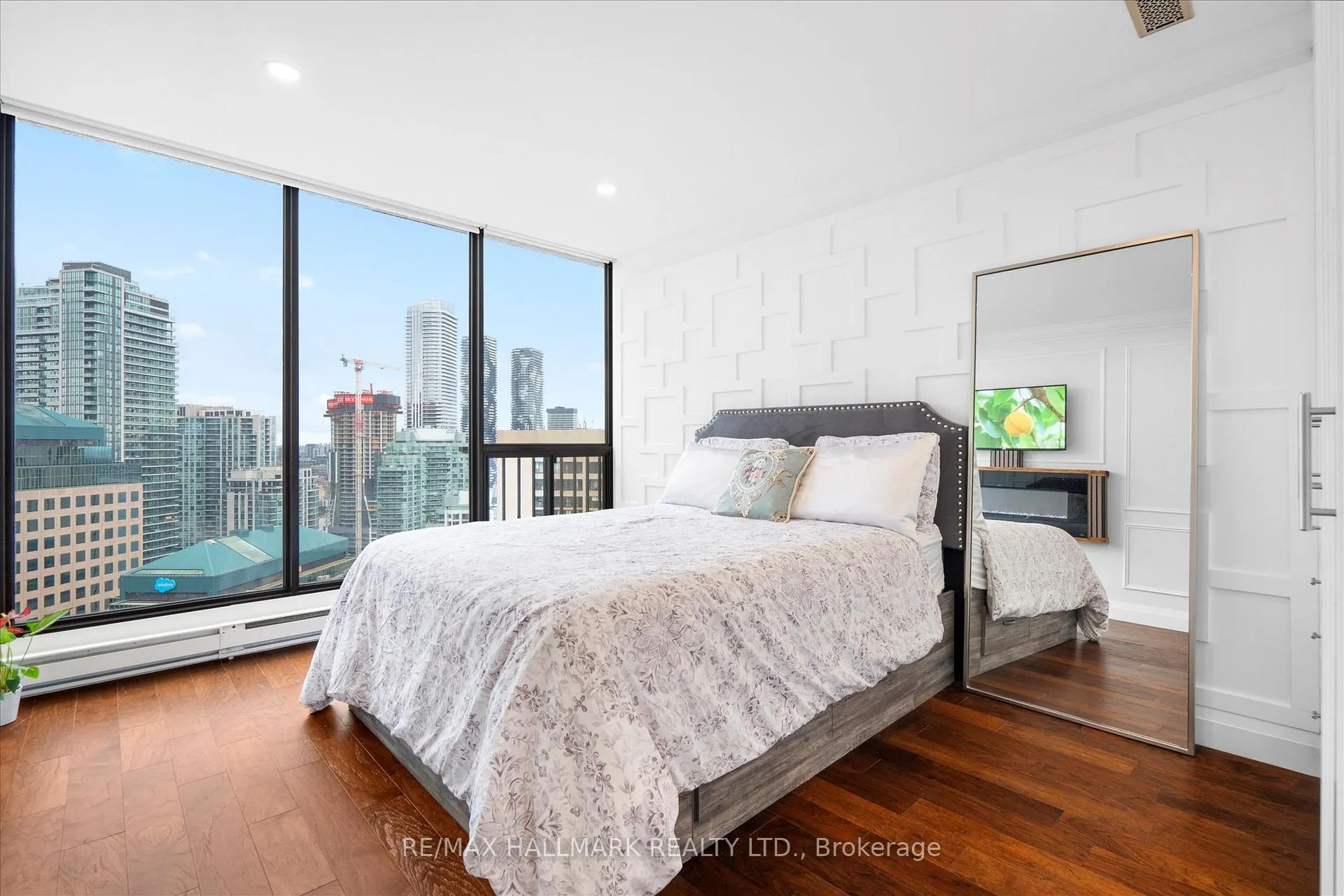Photo 32 of Unit PH12, 55 Harbour Square, Toronto, Waterfront Communities — HOMEH