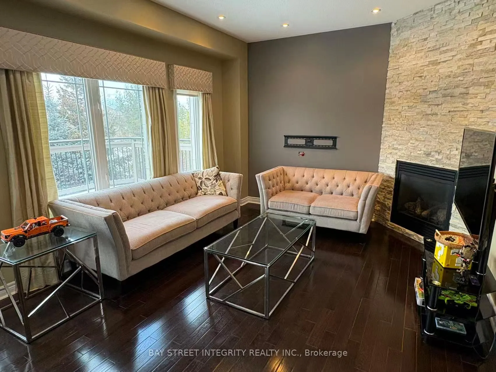 Photo 4 of 89 Timna Crescent, Vaughan, Patterson — HOMEH