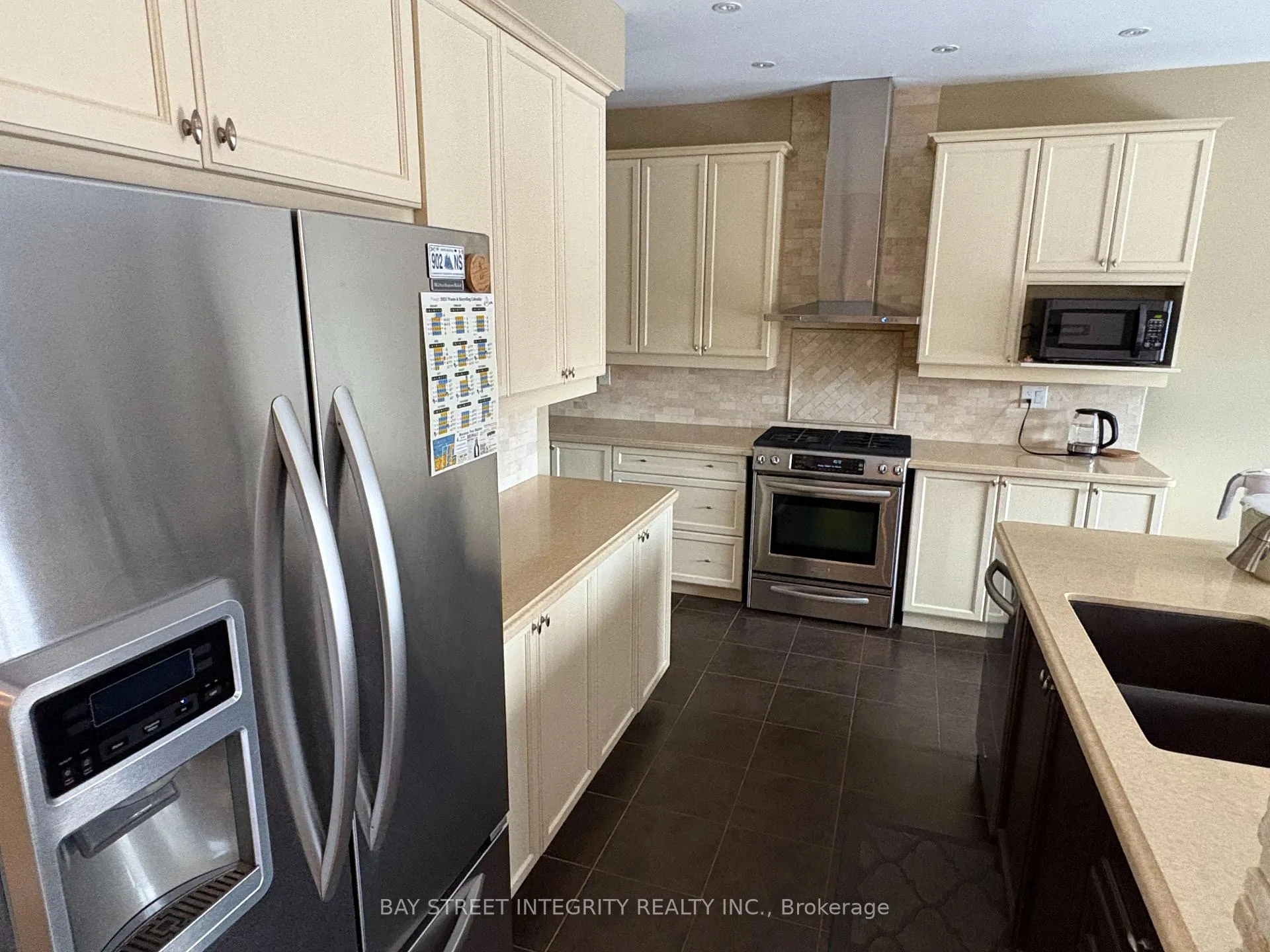 Photo 5 of 89 Timna Crescent, Vaughan, Patterson — HOMEH