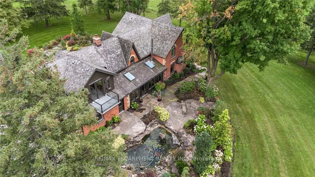 Front of 1399 Safari Road