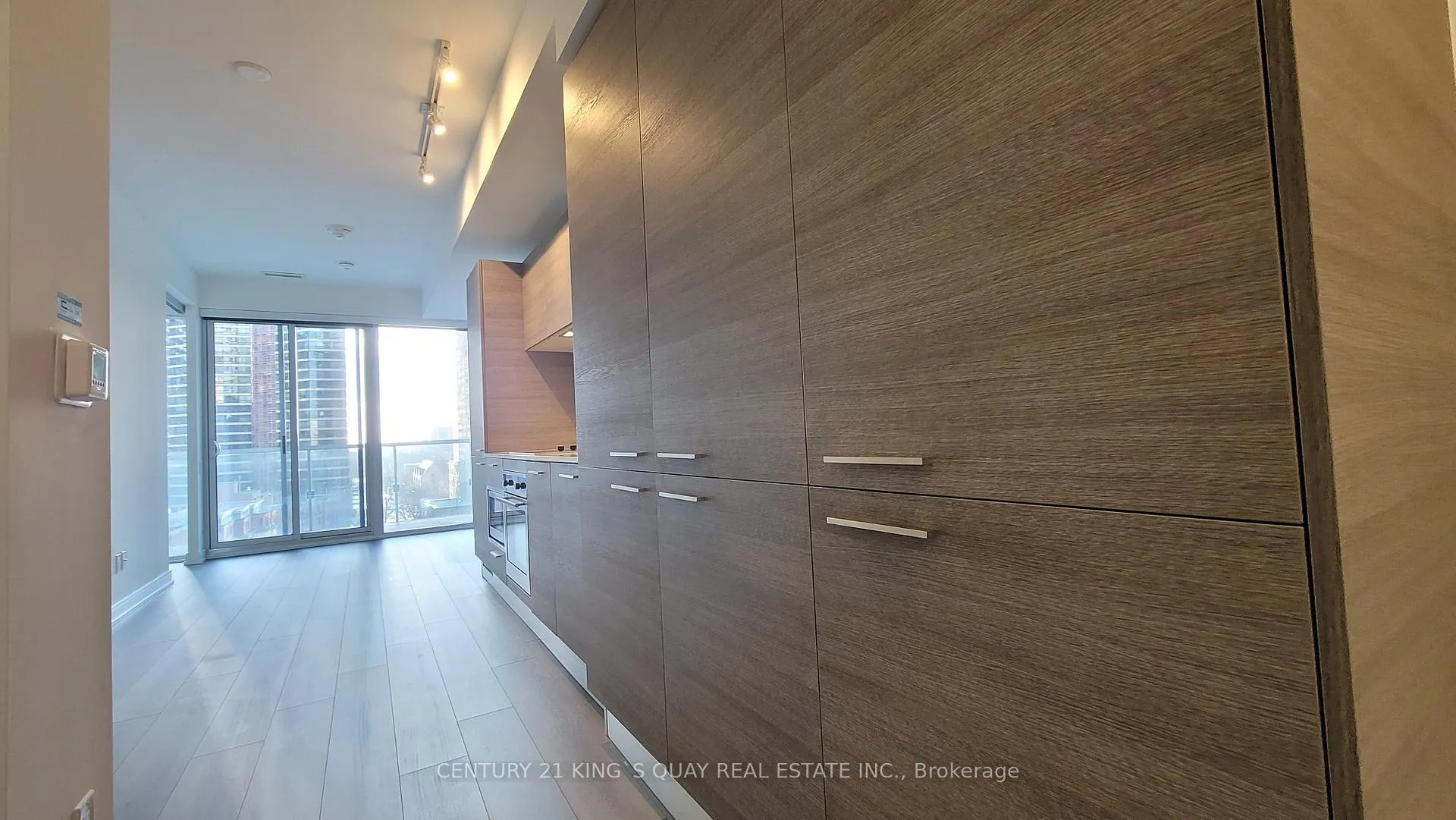 Photo 4 of Unit 811, 3 Gloucester Street, Toronto, Church-Yonge Corridor — HOMEH
