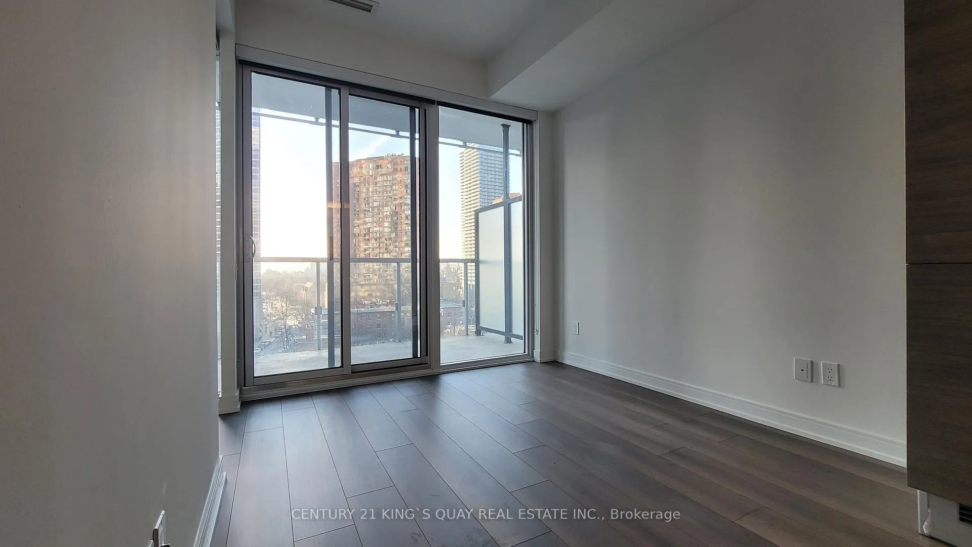 Photo 6 of Unit 811, 3 Gloucester Street, Toronto, Church-Yonge Corridor — HOMEH