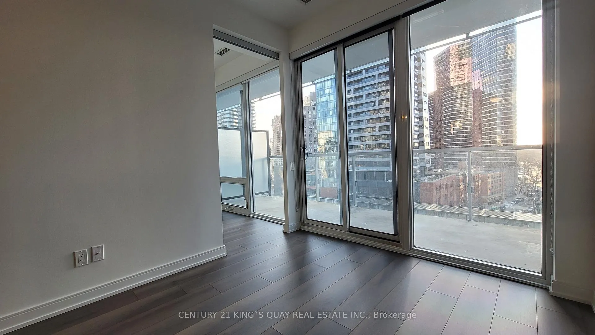 Photo 7 of Unit 811, 3 Gloucester Street, Toronto, Church-Yonge Corridor — HOMEH