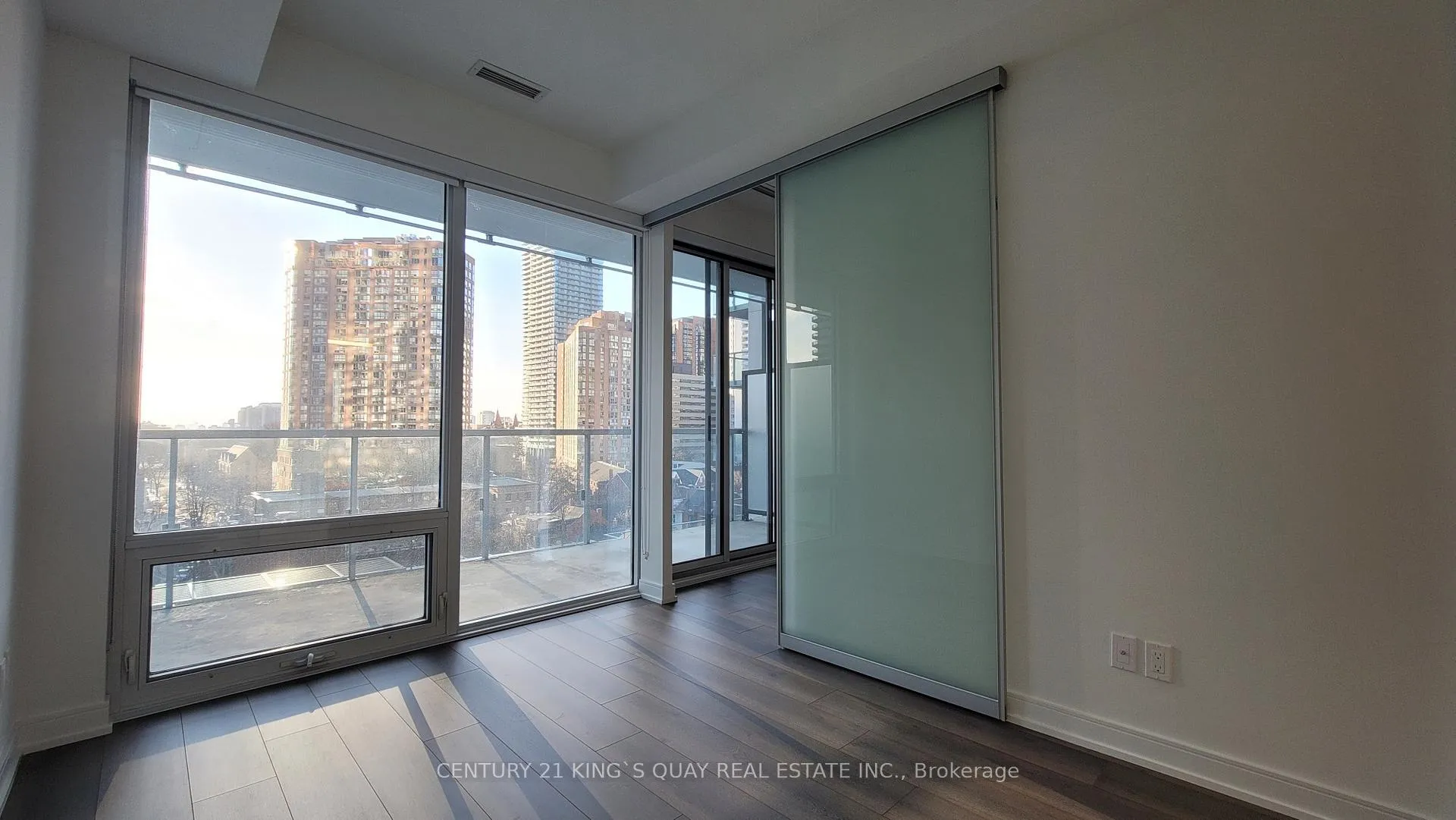 Photo 9 of Unit 811, 3 Gloucester Street, Toronto, Church-Yonge Corridor — HOMEH