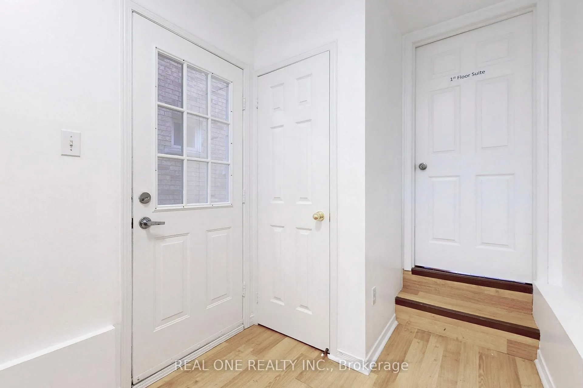 Photo 3 of 64 Sassafras Circle N, Vaughan, Patterson — HOMEH
