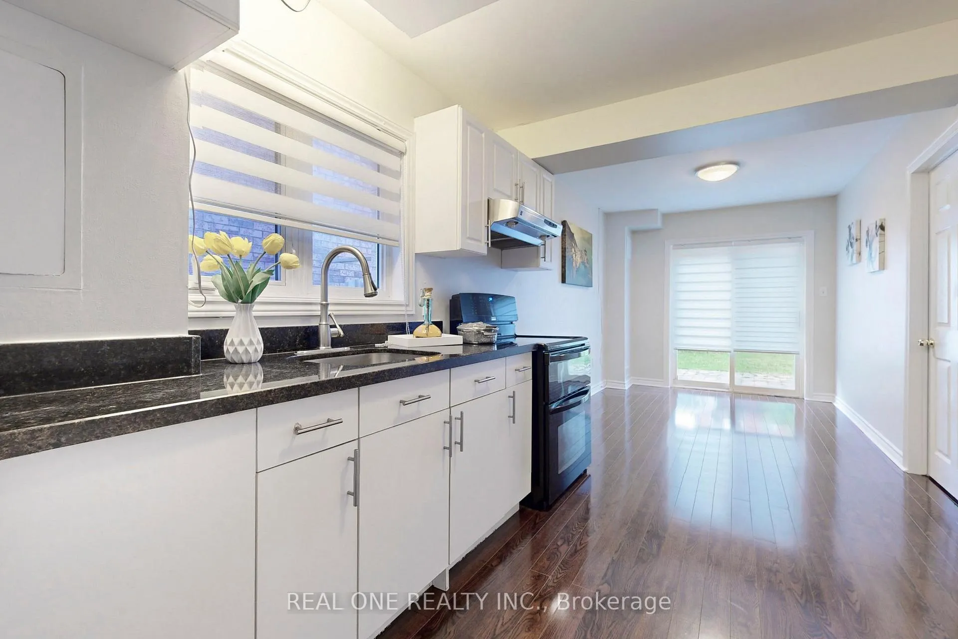 Photo 4 of 64 Sassafras Circle N, Vaughan, Patterson — HOMEH