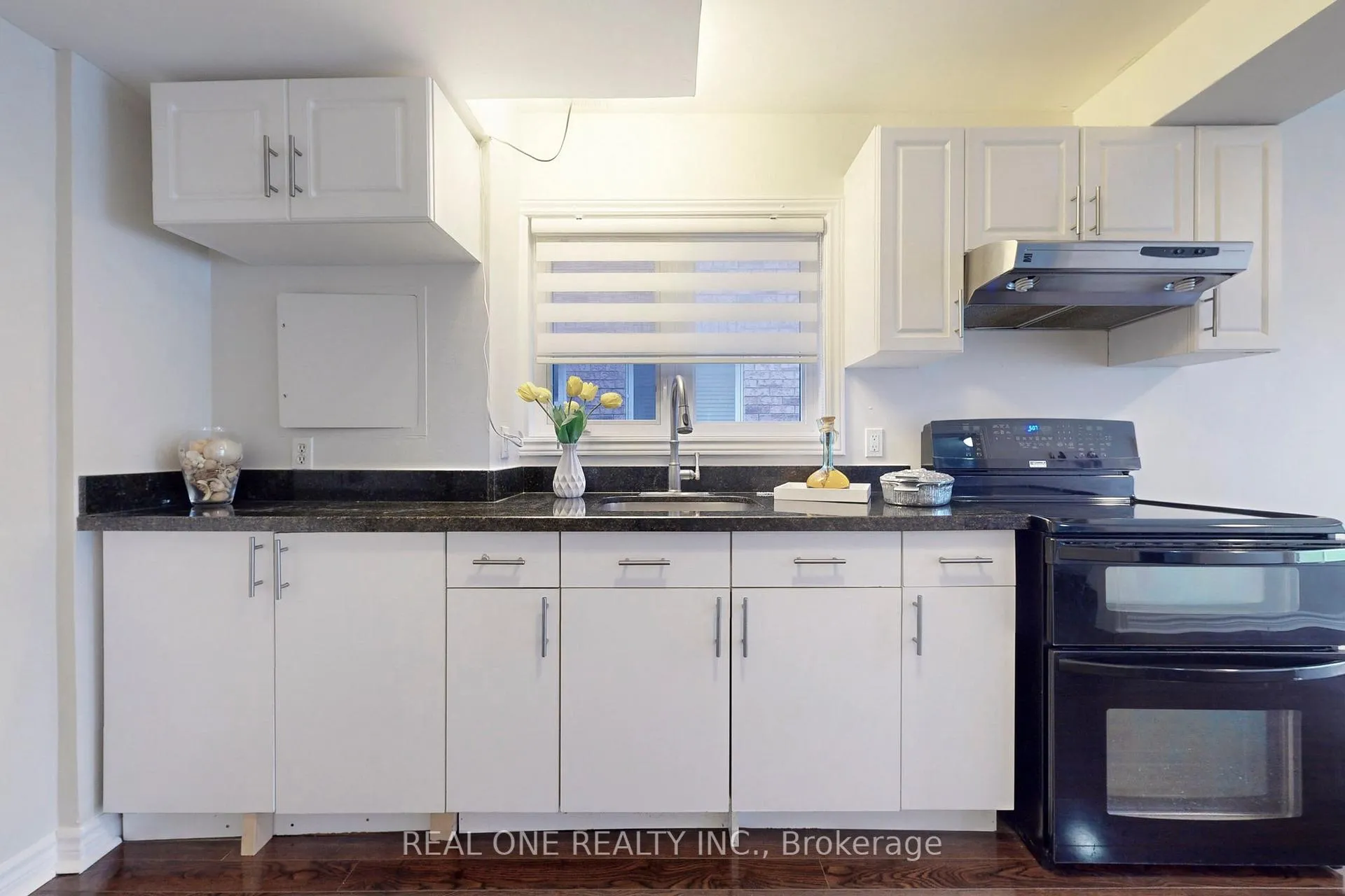 Photo 5 of 64 Sassafras Circle N, Vaughan, Patterson — HOMEH
