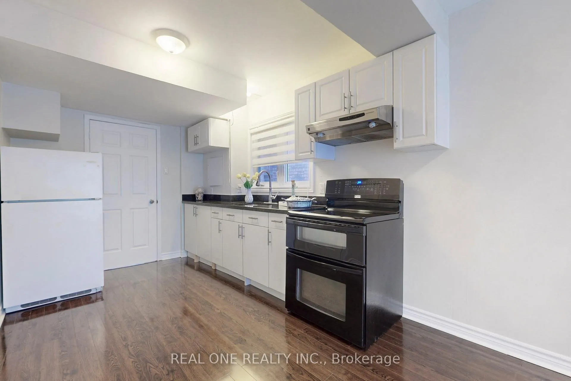 Photo 6 of 64 Sassafras Circle N, Vaughan, Patterson — HOMEH