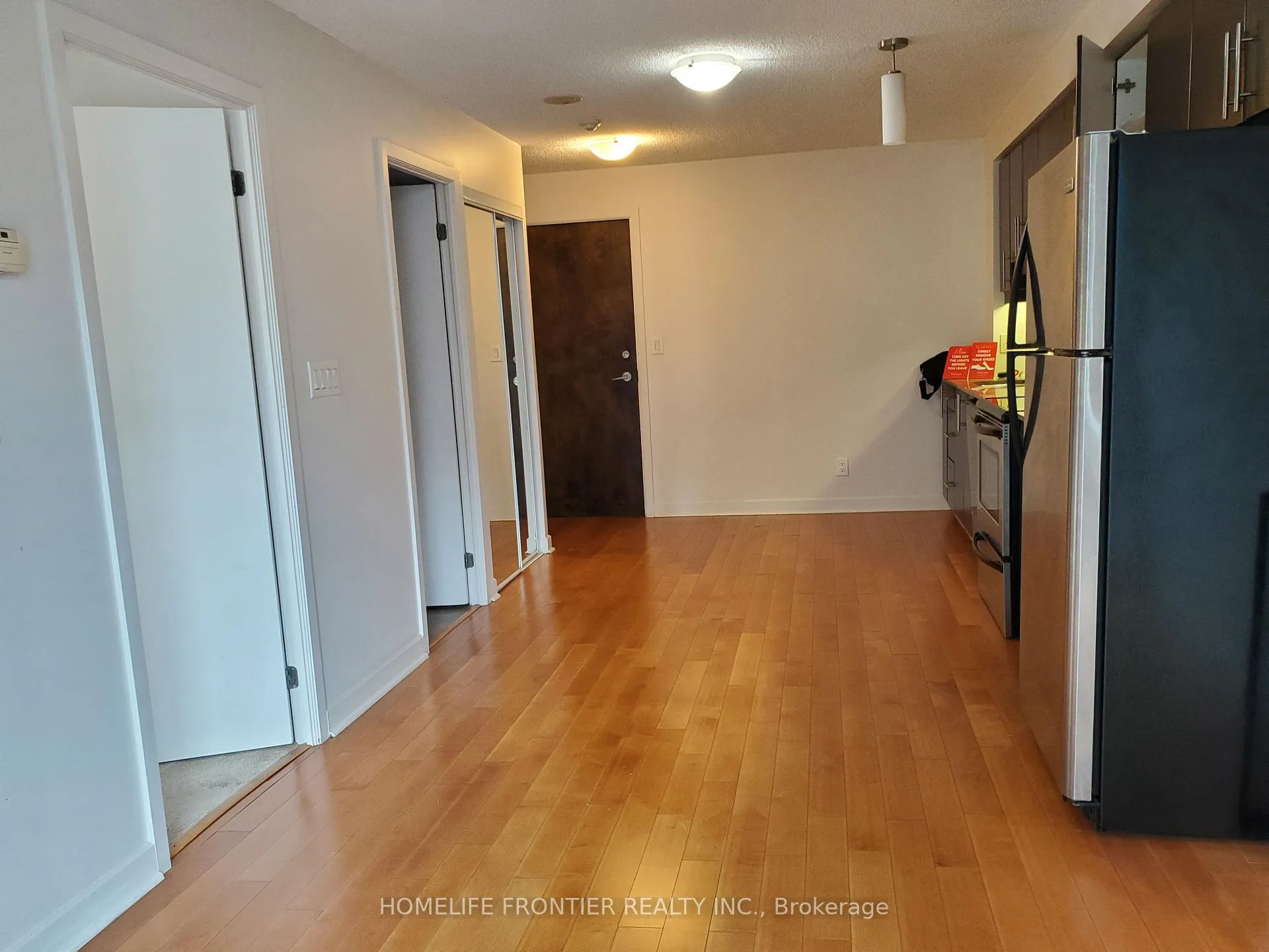 Front of Unit 703, 18 Harbour Street