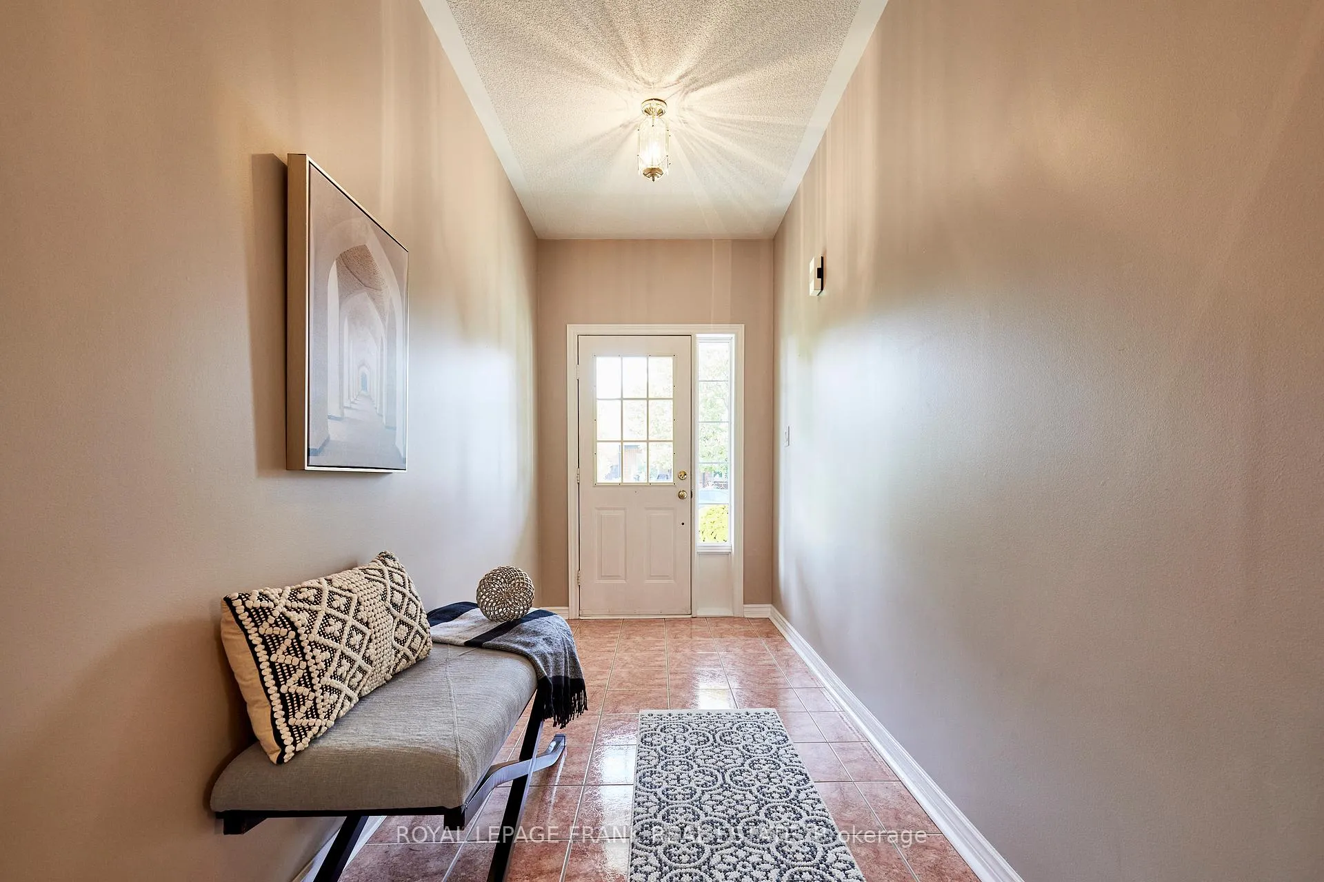 Photo 7 of 65 Waterbury Crescent, Scugog, Port Perry — HOMEH