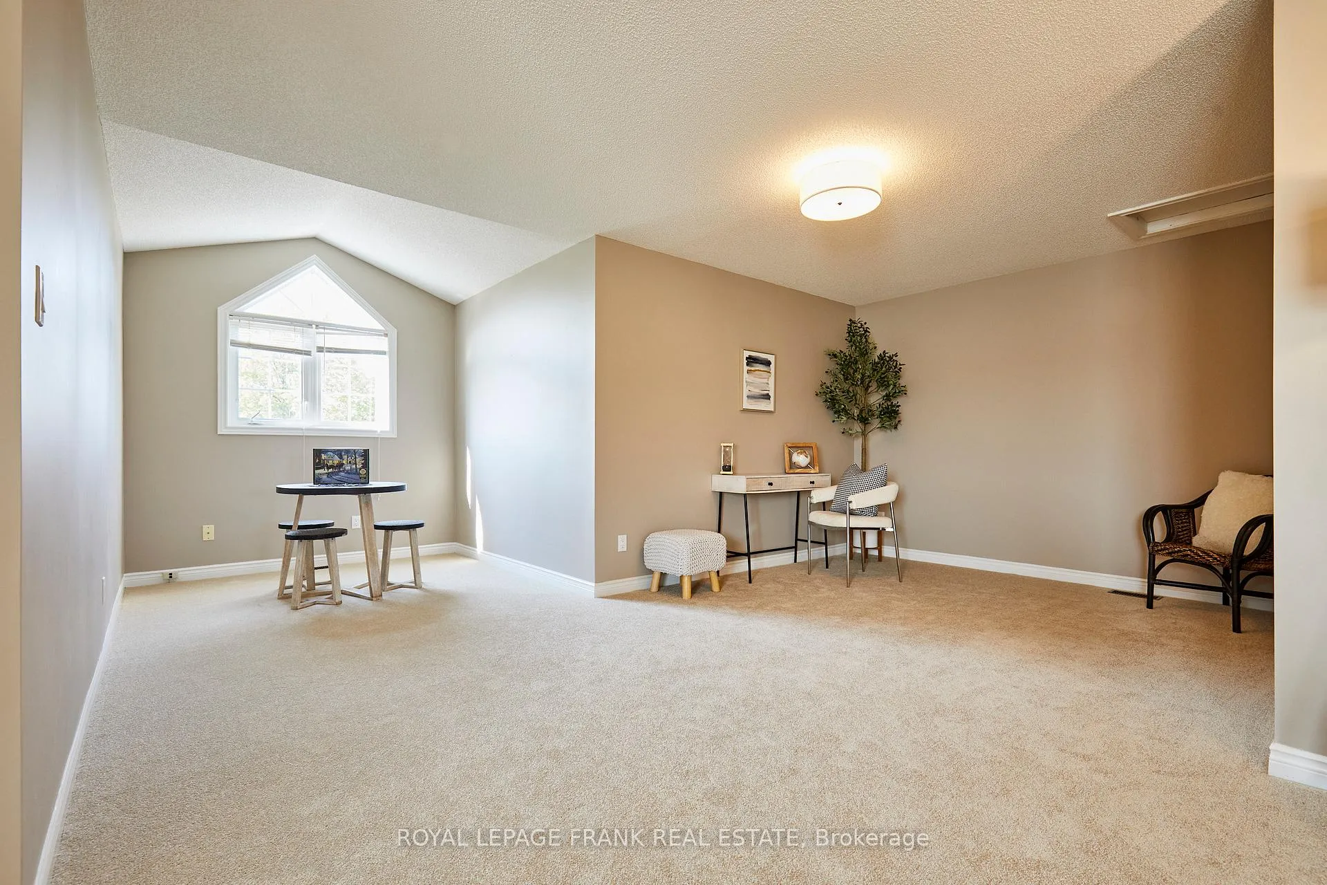 Photo 32 of 65 Waterbury Crescent, Scugog, Port Perry — HOMEH