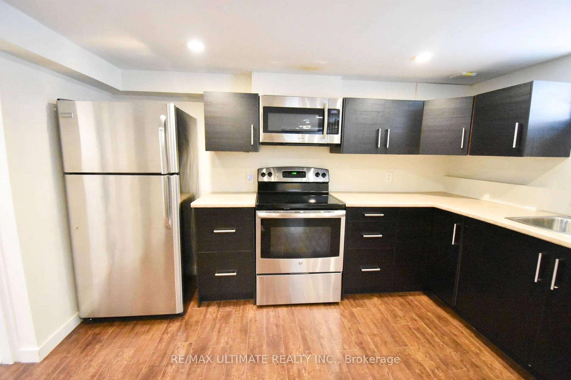 Photo 6 of Unit B, 205 Innisfil Street, Barrie, Sanford — HOMEH