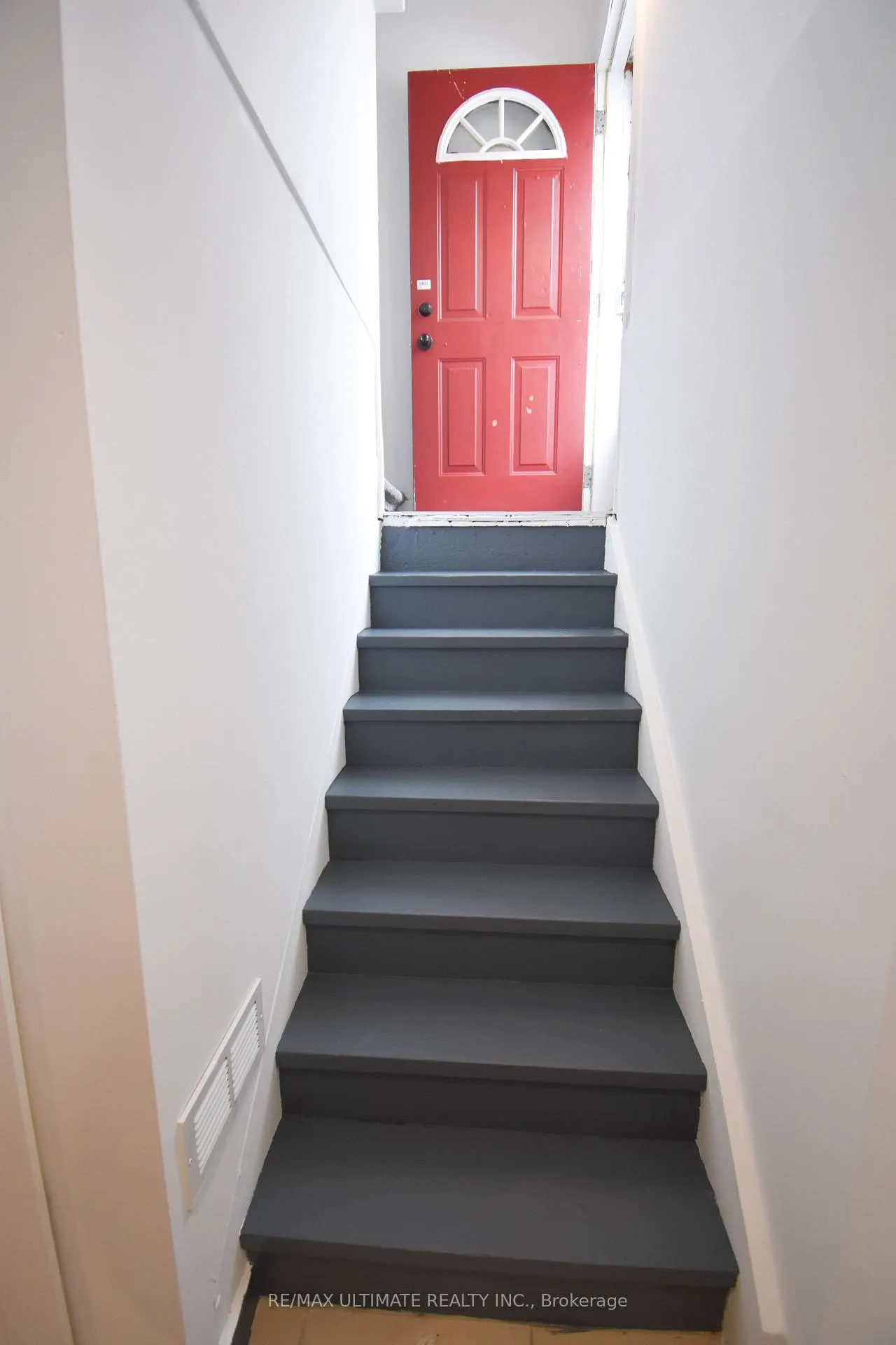 Photo 18 of Unit B, 205 Innisfil Street, Barrie, Sanford — HOMEH