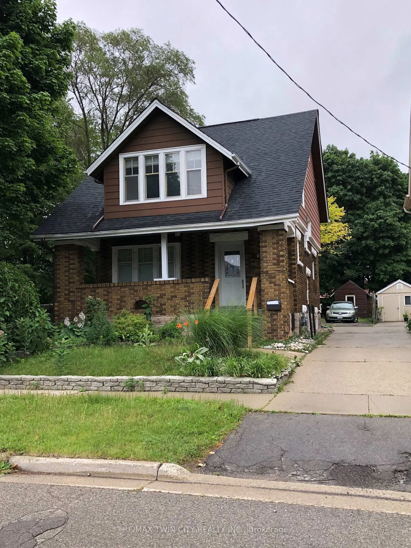 Photo 4 of 61 Mount Hope Street, Kitchener — HOMEH