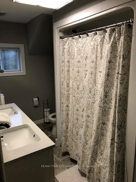 Photo 10 of 61 Mount Hope Street, Kitchener — HOMEH