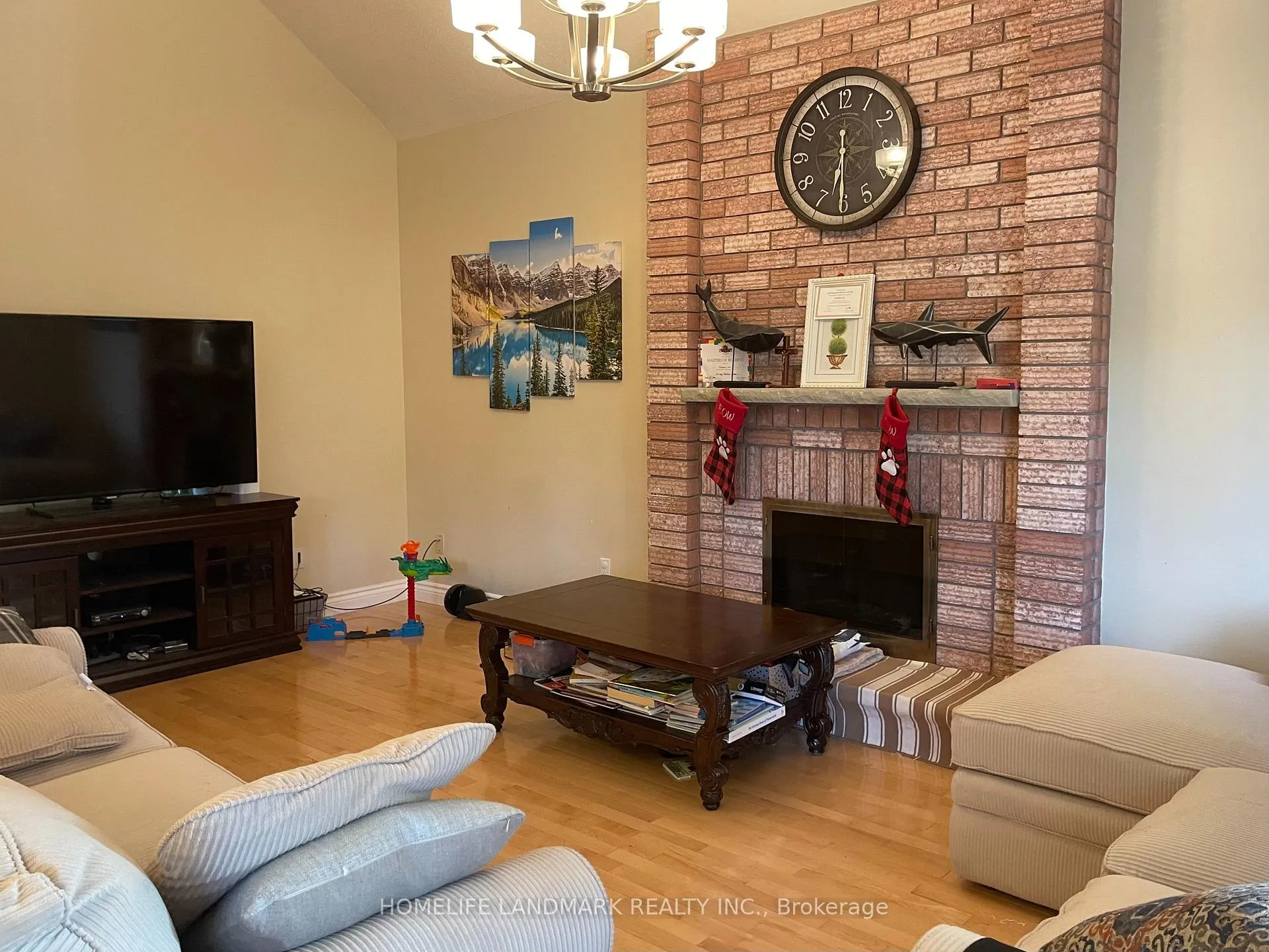 Photo 3 of 61 Mary Elizabeth Crescent, Markham, Buttonville — HOMEH