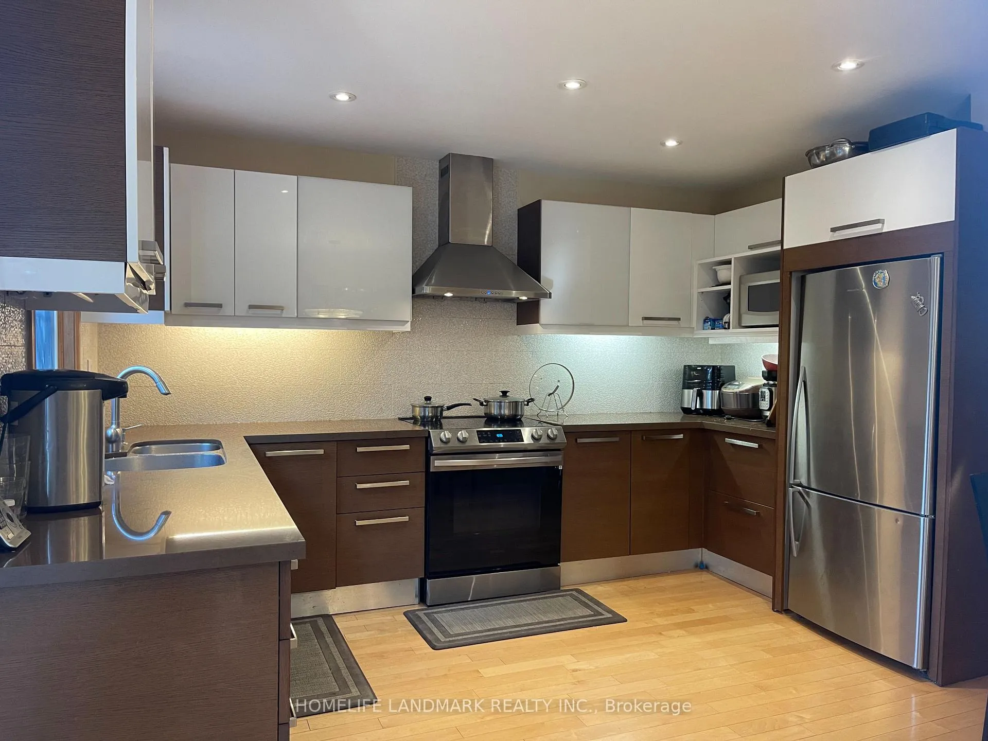 Photo 4 of 61 Mary Elizabeth Crescent, Markham, Buttonville — HOMEH