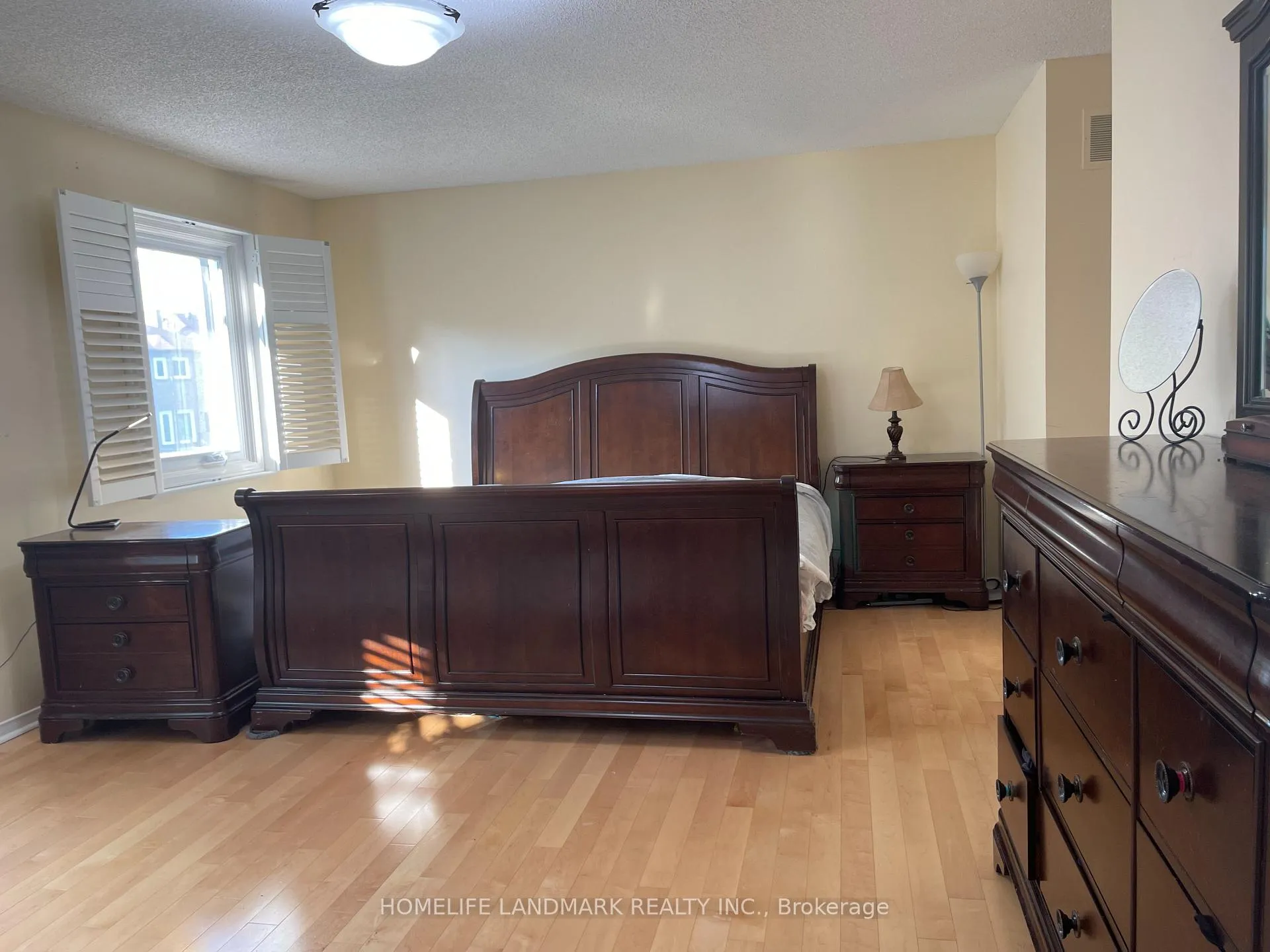Photo 7 of 61 Mary Elizabeth Crescent, Markham, Buttonville — HOMEH