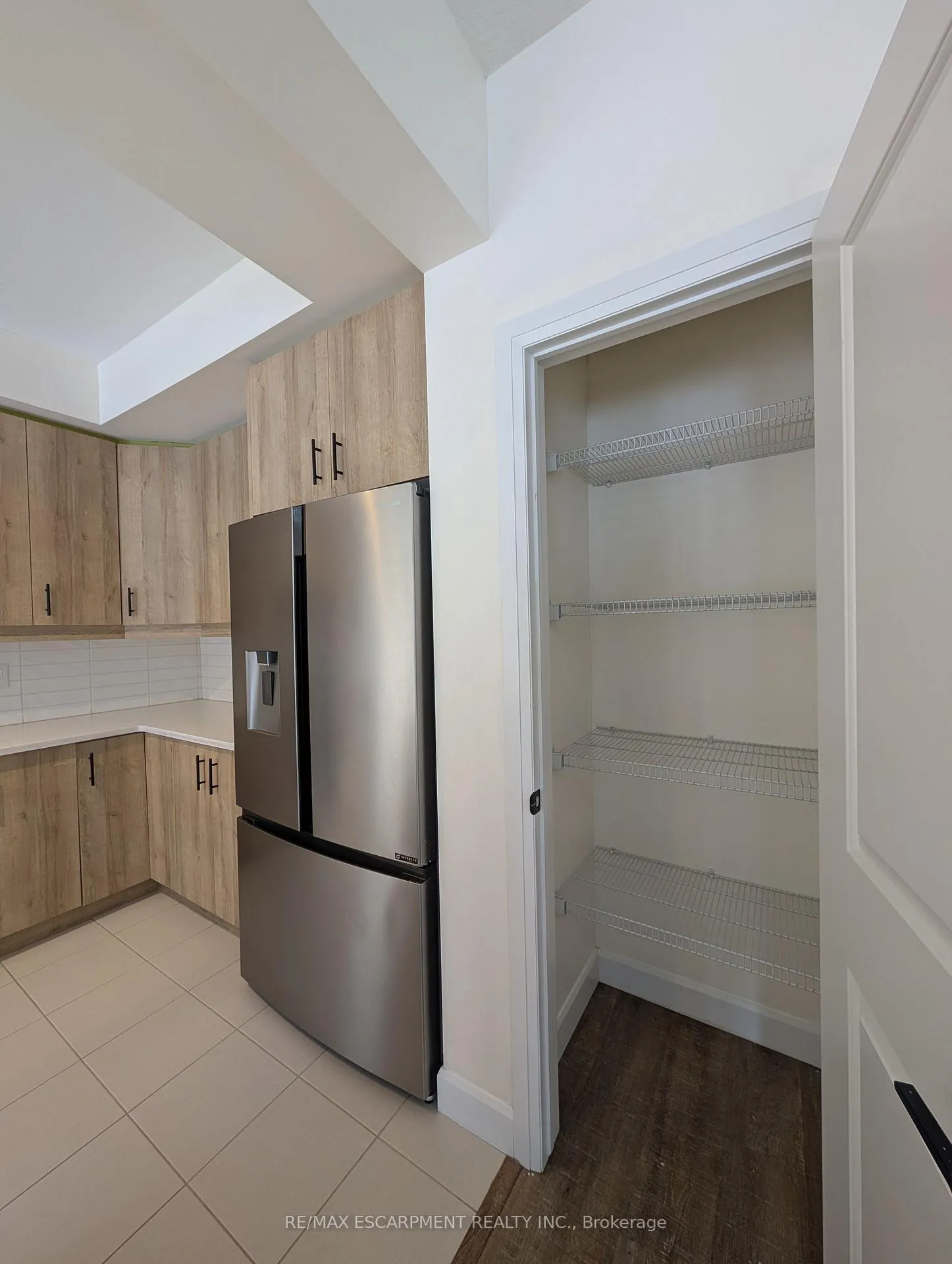 Photo 3 of 55 Southam Lane, Hamilton, Mountview — HOMEH