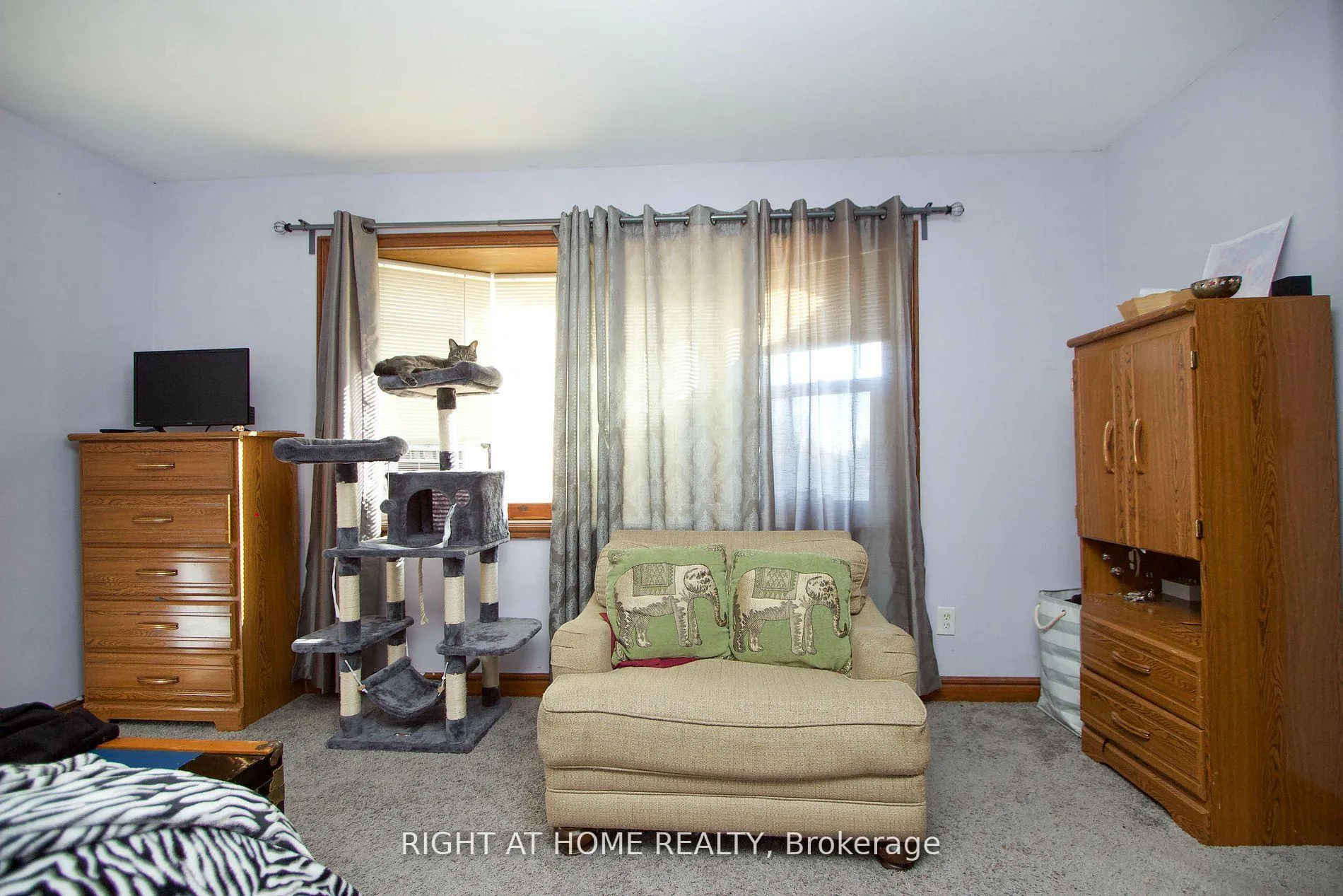 Photo 17 of 53 Duke Street, Clarington, Bowmanville — HOMEH