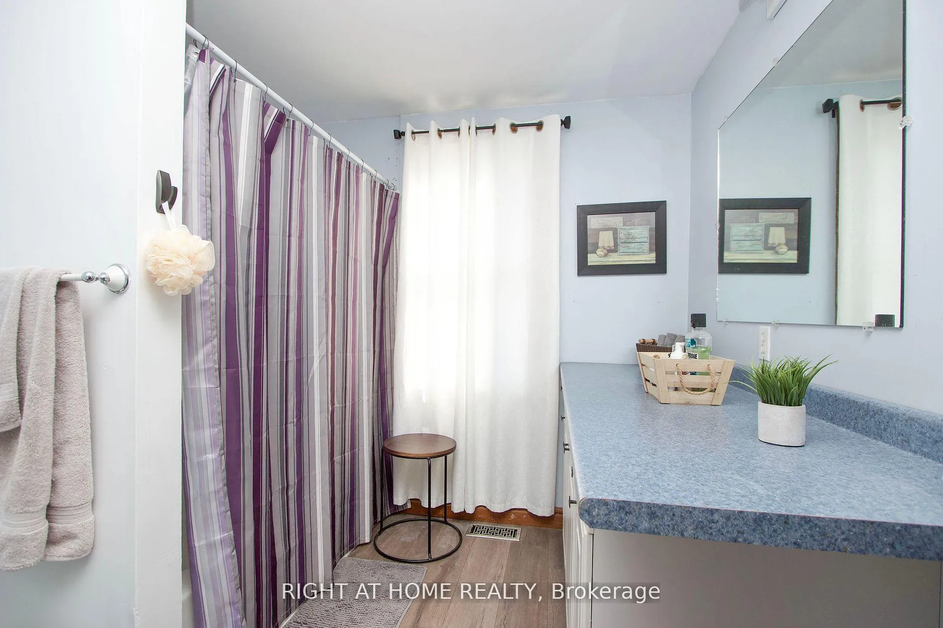 Photo 21 of 53 Duke Street, Clarington, Bowmanville — HOMEH