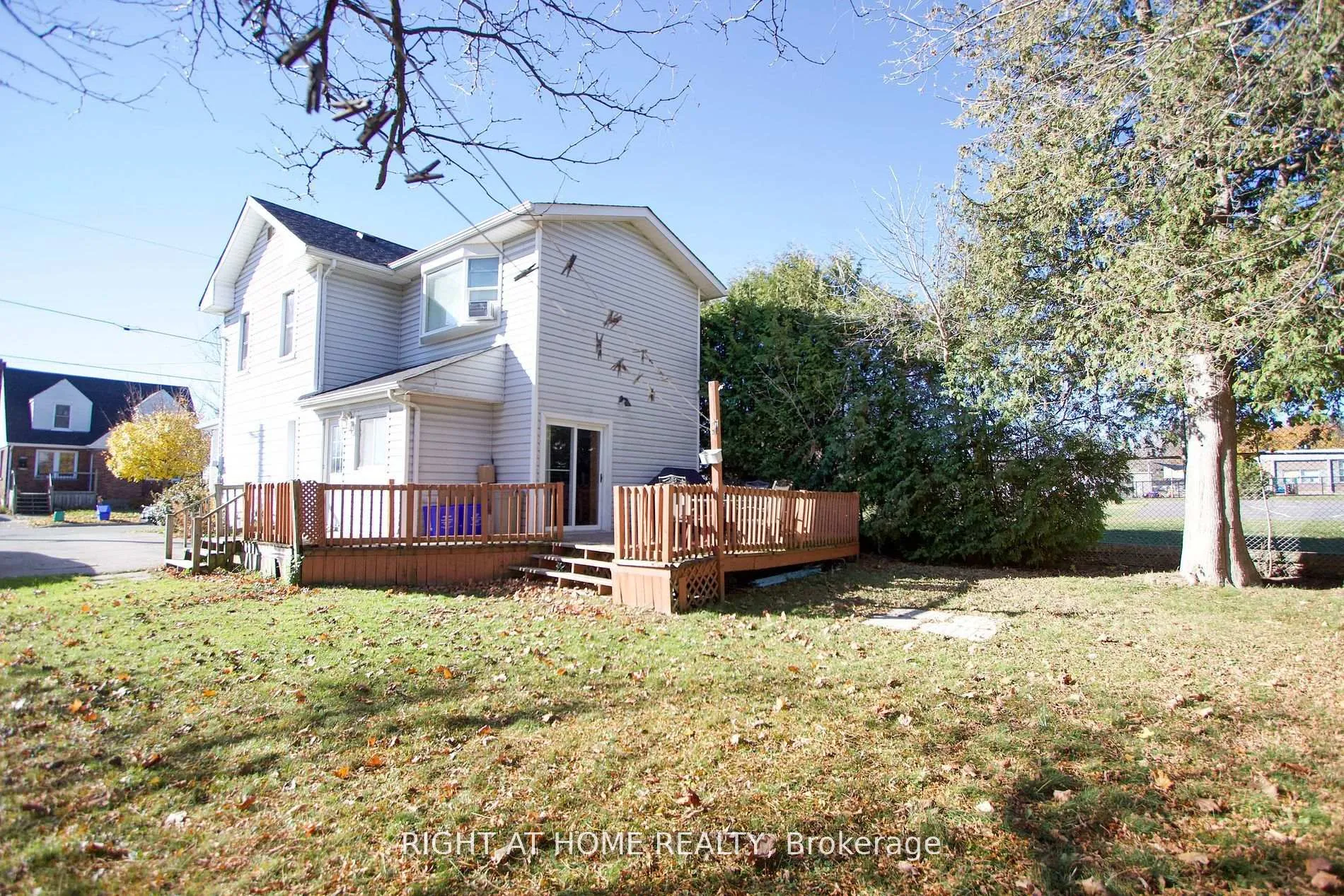 Photo 22 of 53 Duke Street, Clarington, Bowmanville — HOMEH