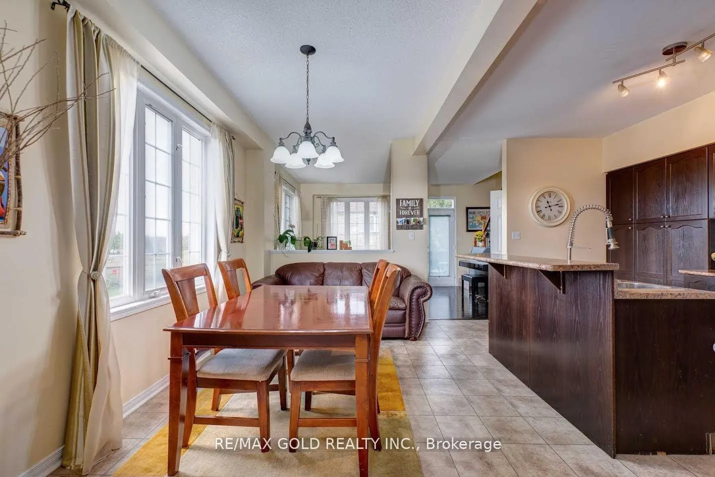 Photo 5 of Unit 18, 1070 Glenbourne Drive, Oshawa, Pinecrest — HOMEH