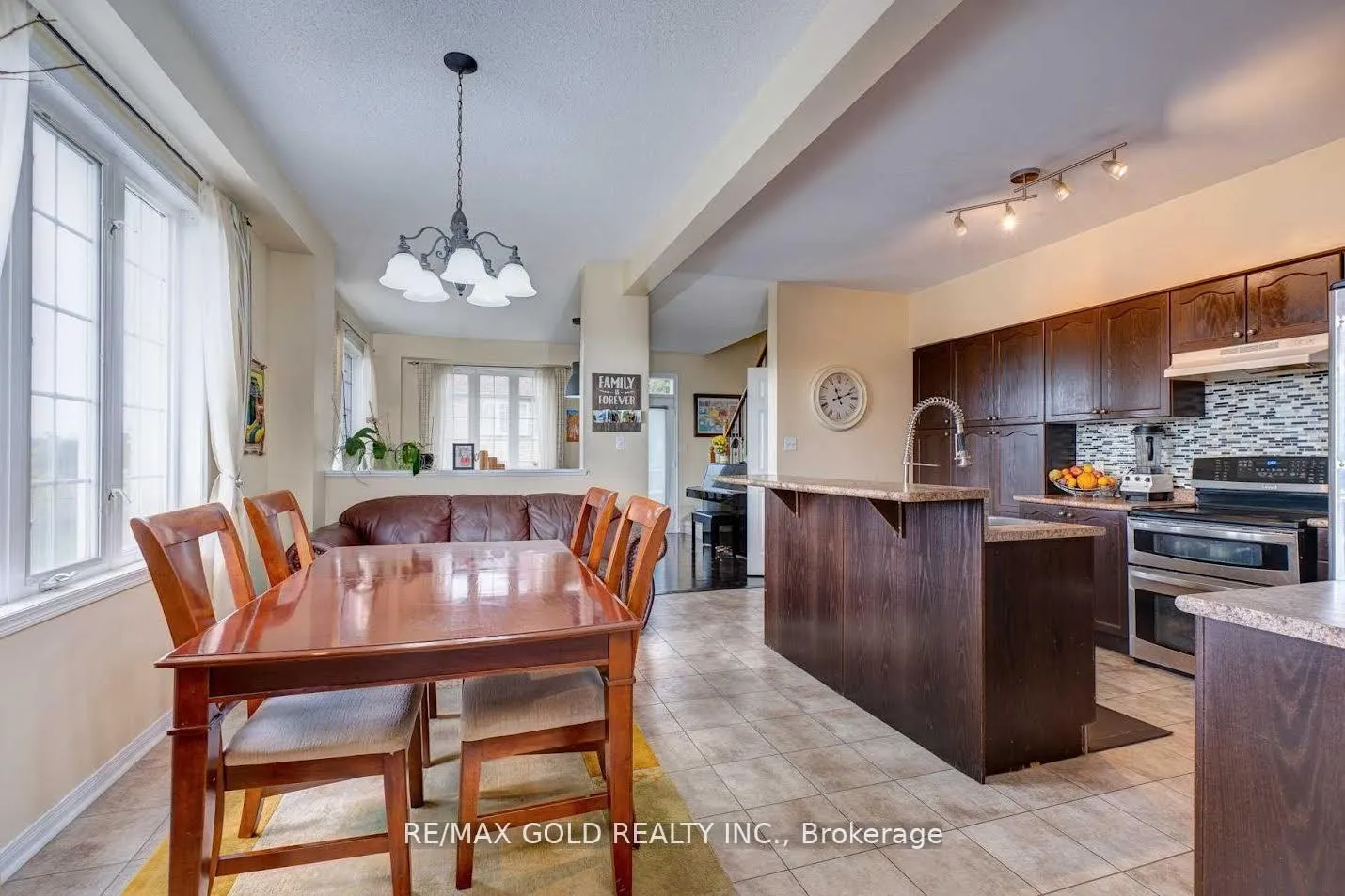 Photo 7 of Unit 18, 1070 Glenbourne Drive, Oshawa, Pinecrest — HOMEH