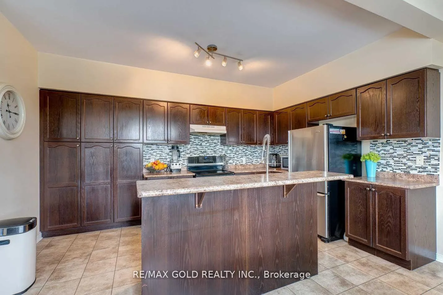 Photo 8 of Unit 18, 1070 Glenbourne Drive, Oshawa, Pinecrest — HOMEH