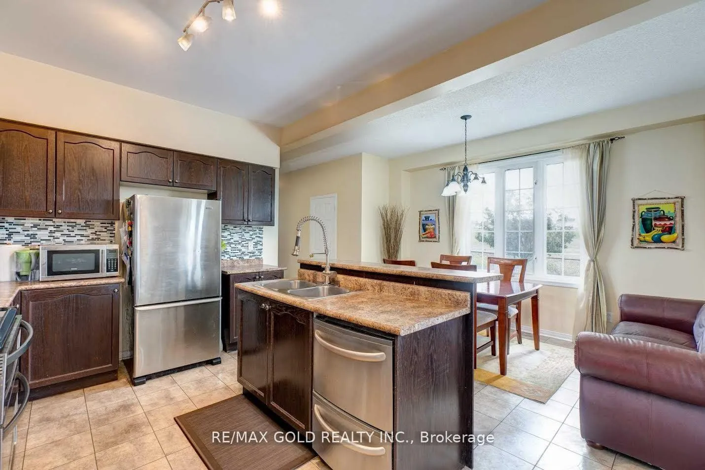 Photo 9 of Unit 18, 1070 Glenbourne Drive, Oshawa, Pinecrest — HOMEH