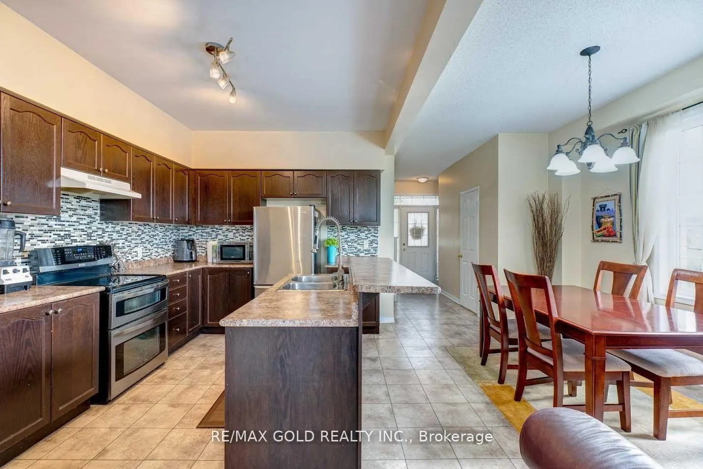 Photo 10 of Unit 18, 1070 Glenbourne Drive, Oshawa, Pinecrest — HOMEH