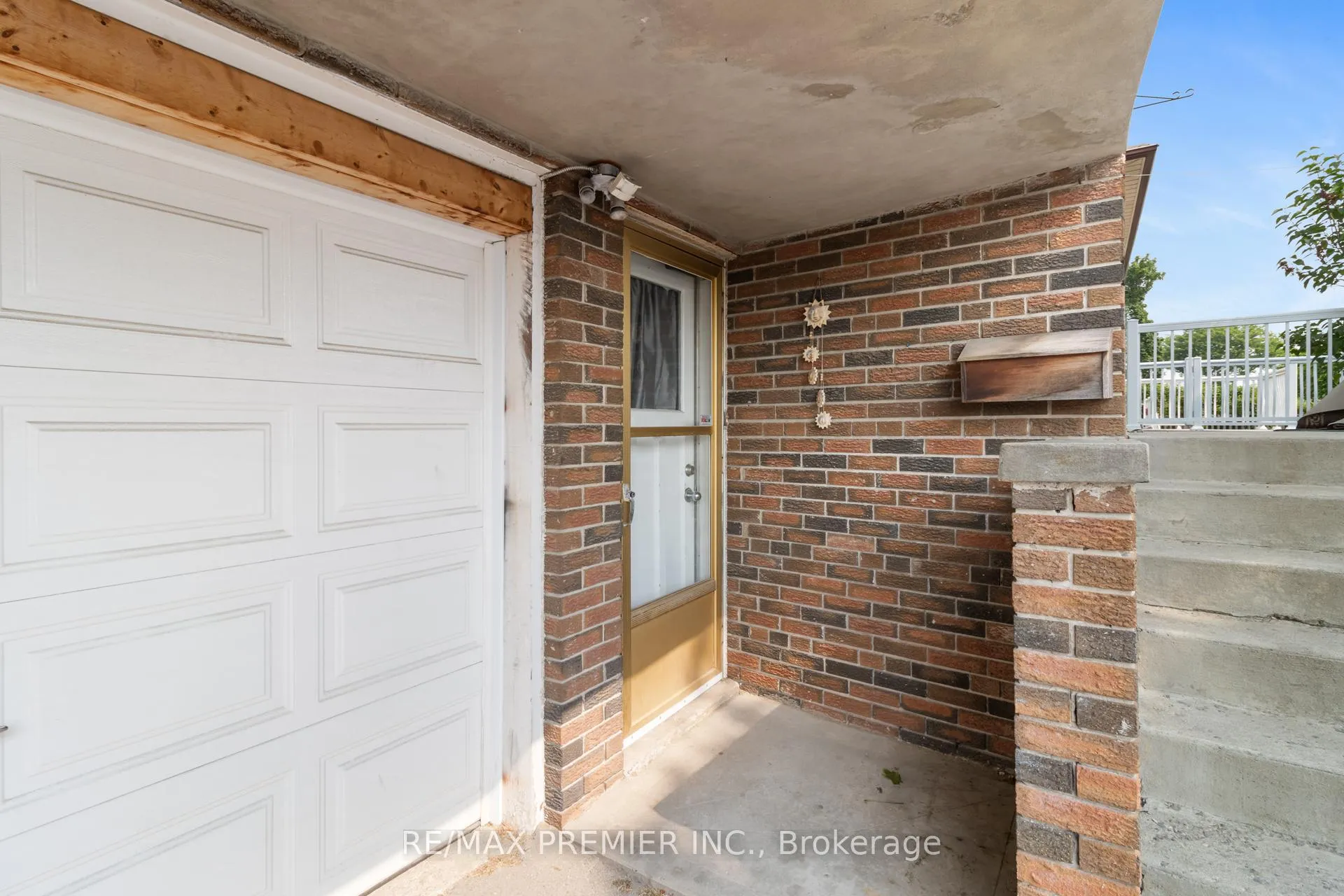 Photo 3 of 7872 Martin Grove Road, Vaughan, West Woodbridge — HOMEH