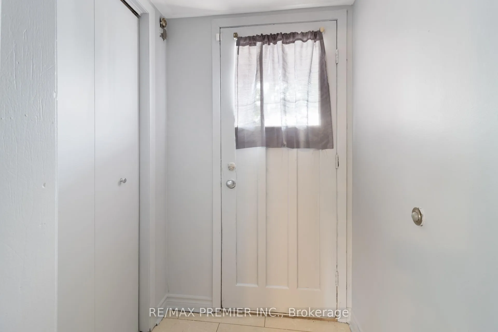Photo 4 of 7872 Martin Grove Road, Vaughan, West Woodbridge — HOMEH
