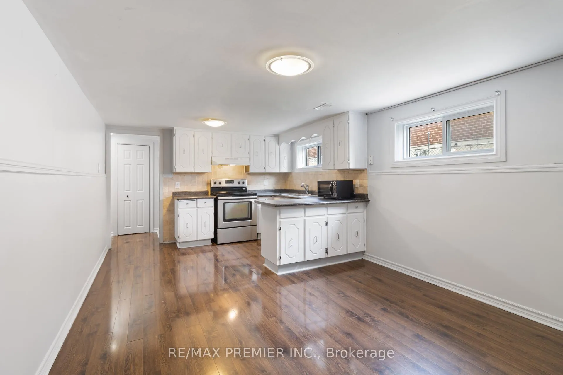 Photo 6 of 7872 Martin Grove Road, Vaughan, West Woodbridge — HOMEH