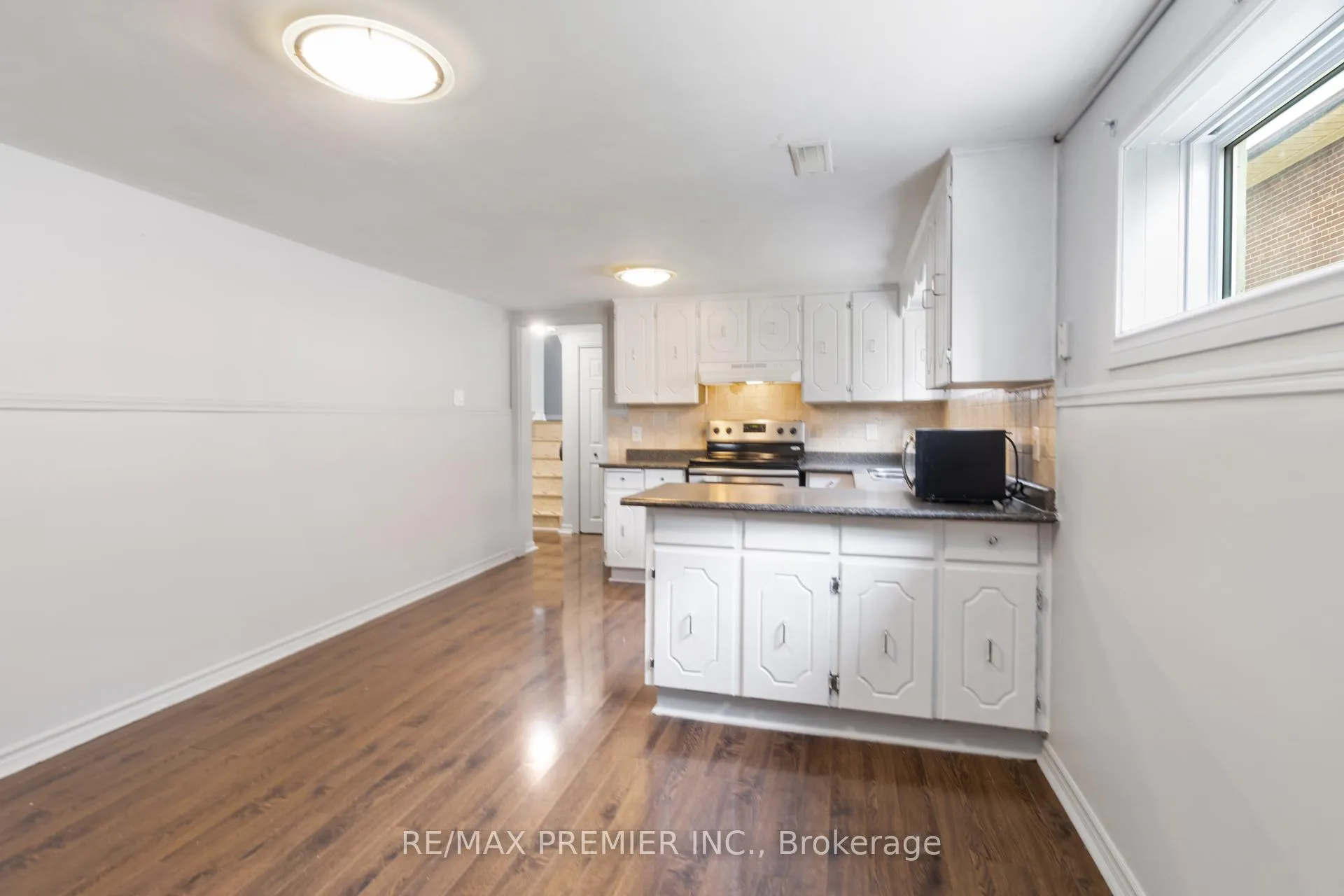 Photo 7 of 7872 Martin Grove Road, Vaughan, West Woodbridge — HOMEH