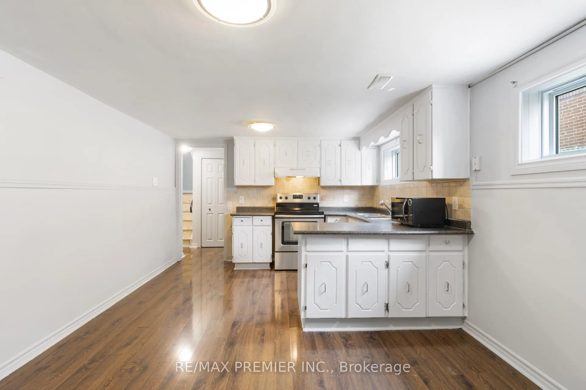 Photo 8 of 7872 Martin Grove Road, Vaughan, West Woodbridge — HOMEH